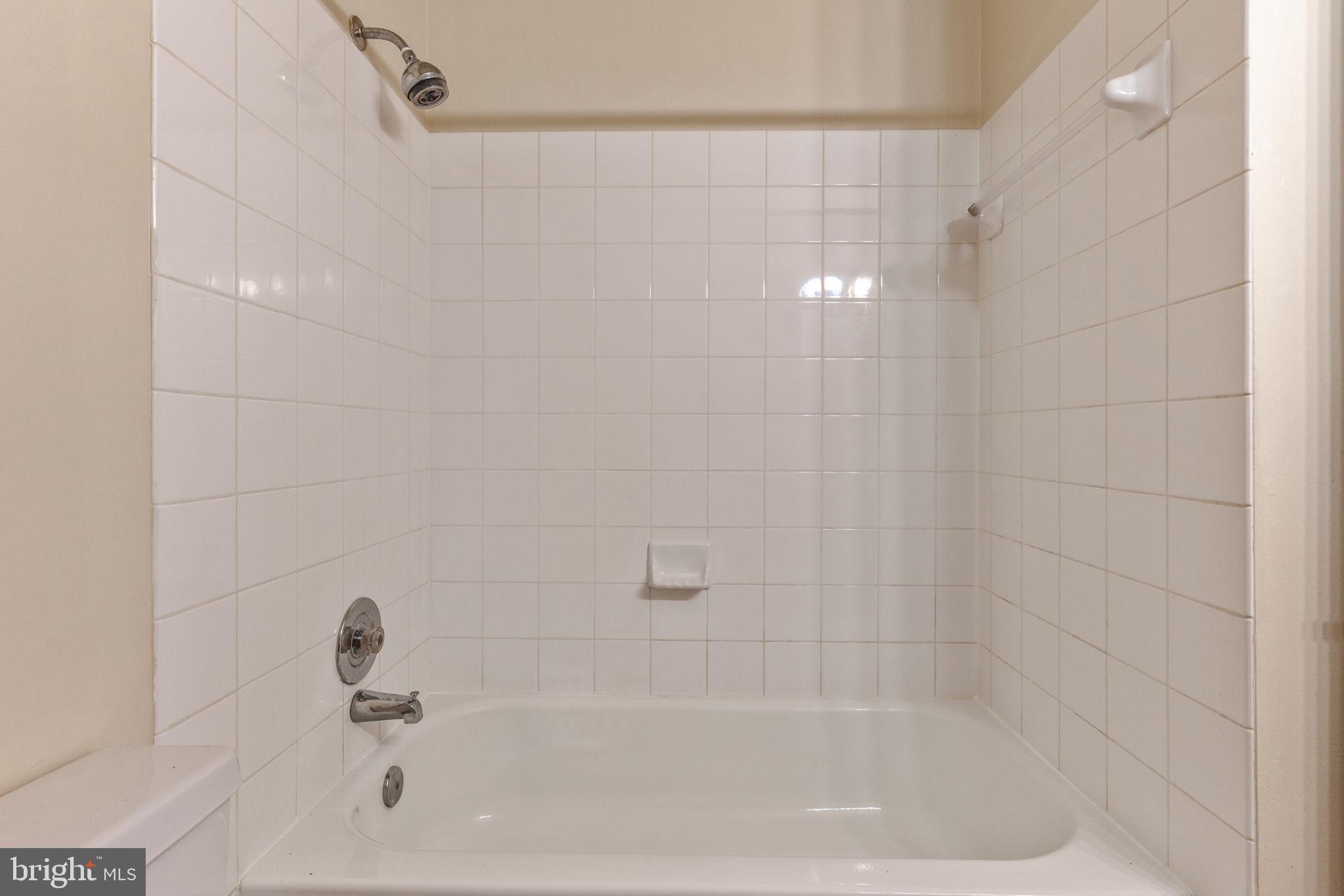 BURKE STATION SQUARE - Residential Lease