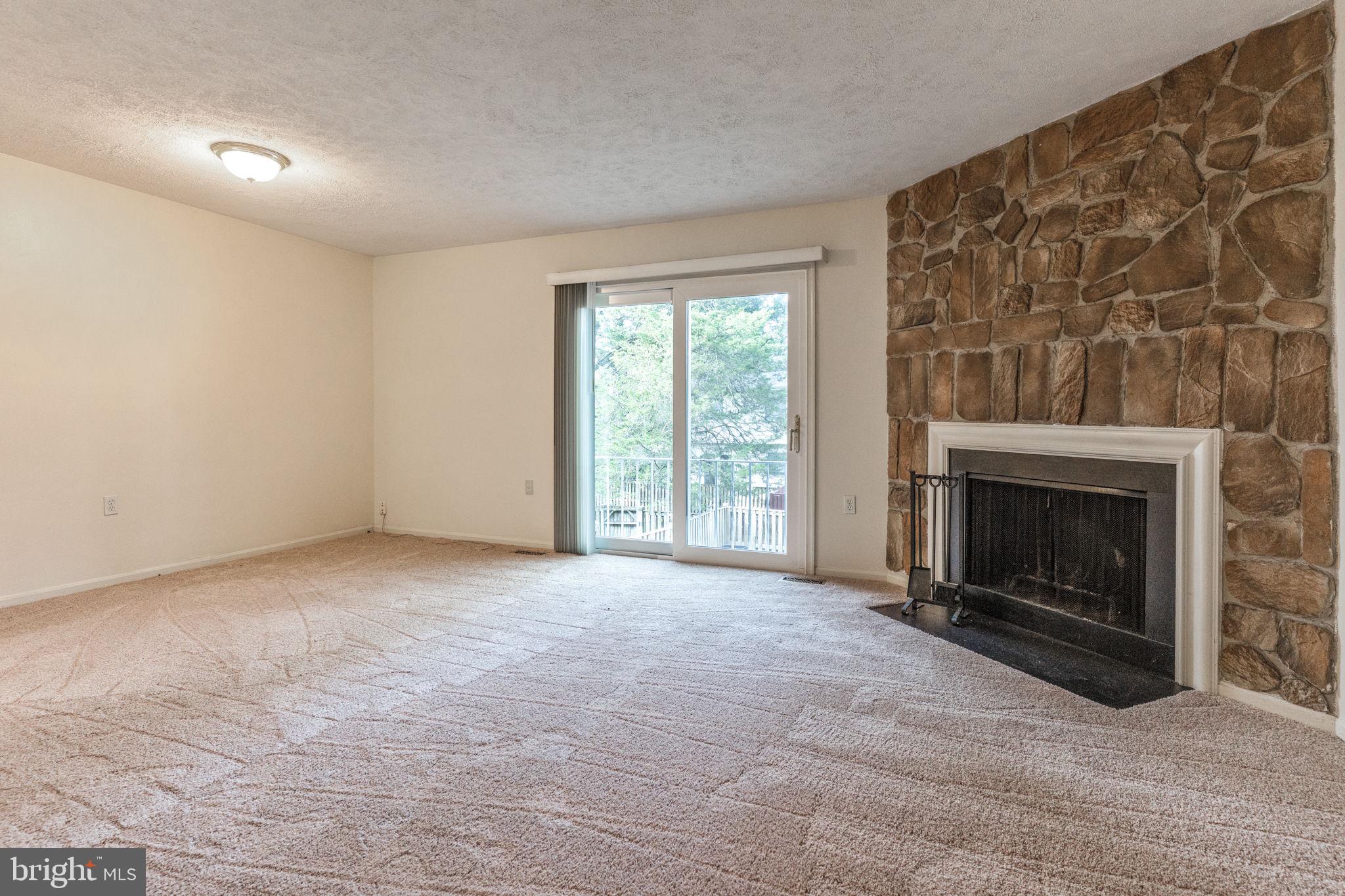 BURKE STATION SQUARE - Residential Lease