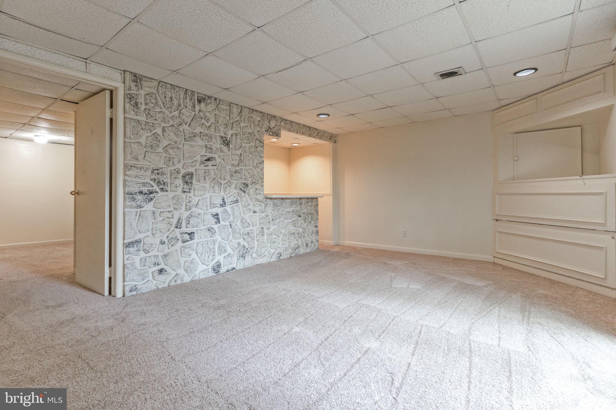 BURKE STATION SQUARE - Residential Lease