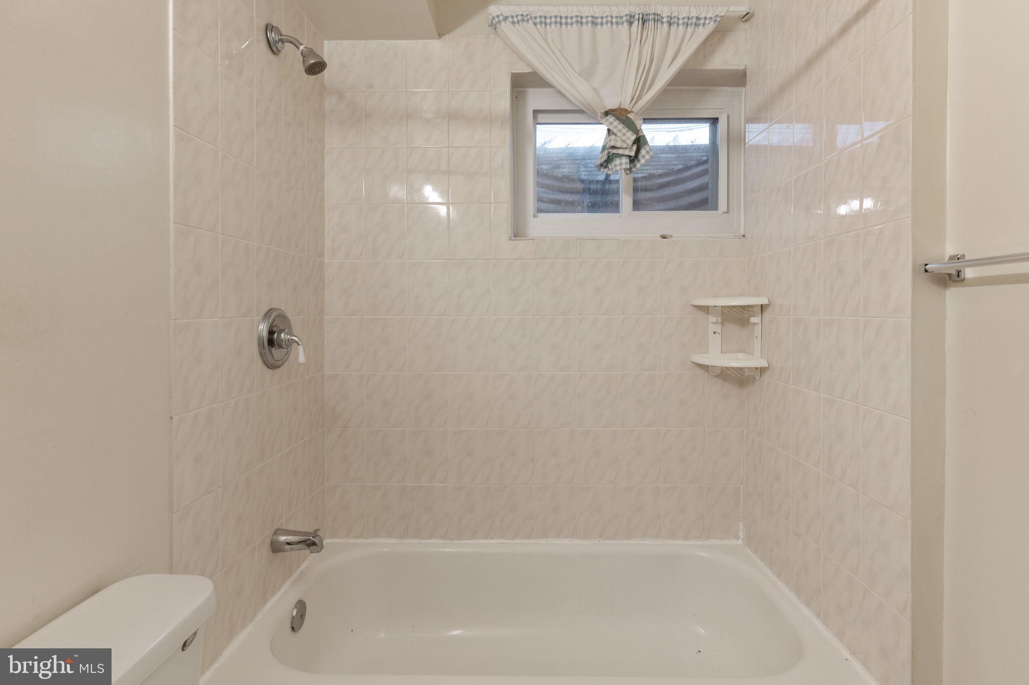 BURKE STATION SQUARE - Residential Lease