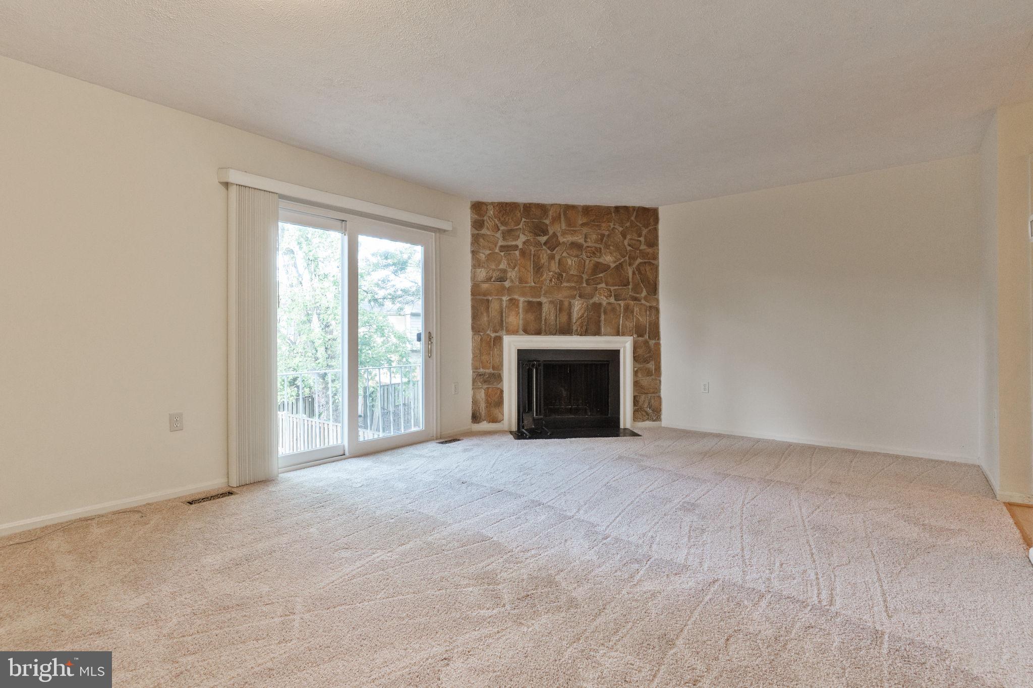 BURKE STATION SQUARE - Residential Lease