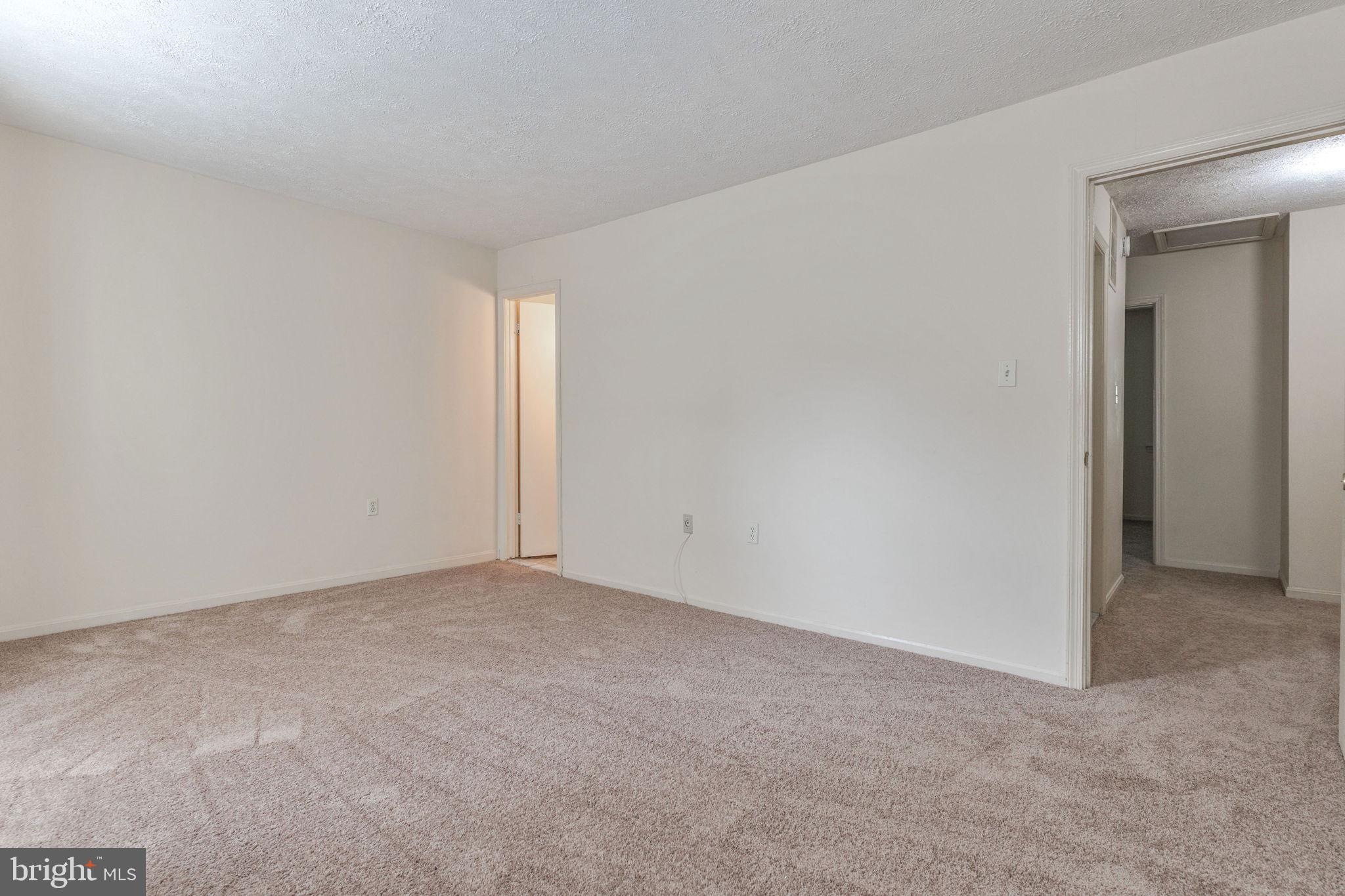 BURKE STATION SQUARE - Residential Lease