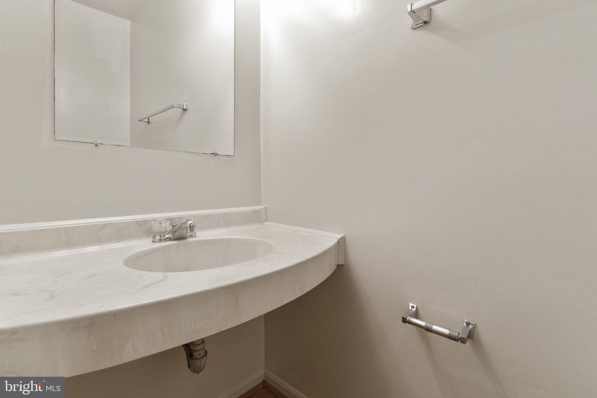 BURKE STATION SQUARE - Residential Lease