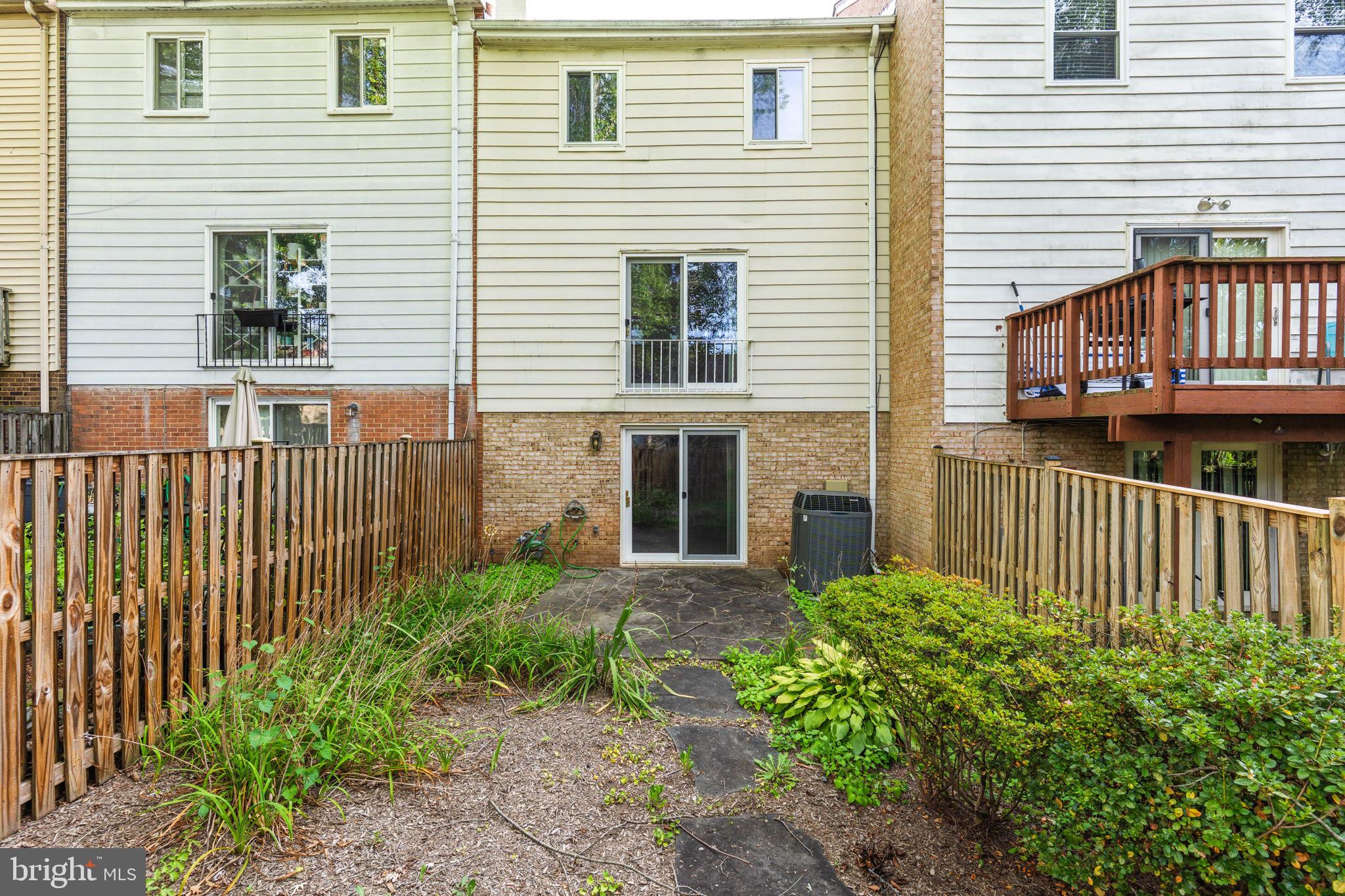 BURKE STATION SQUARE - Residential Lease