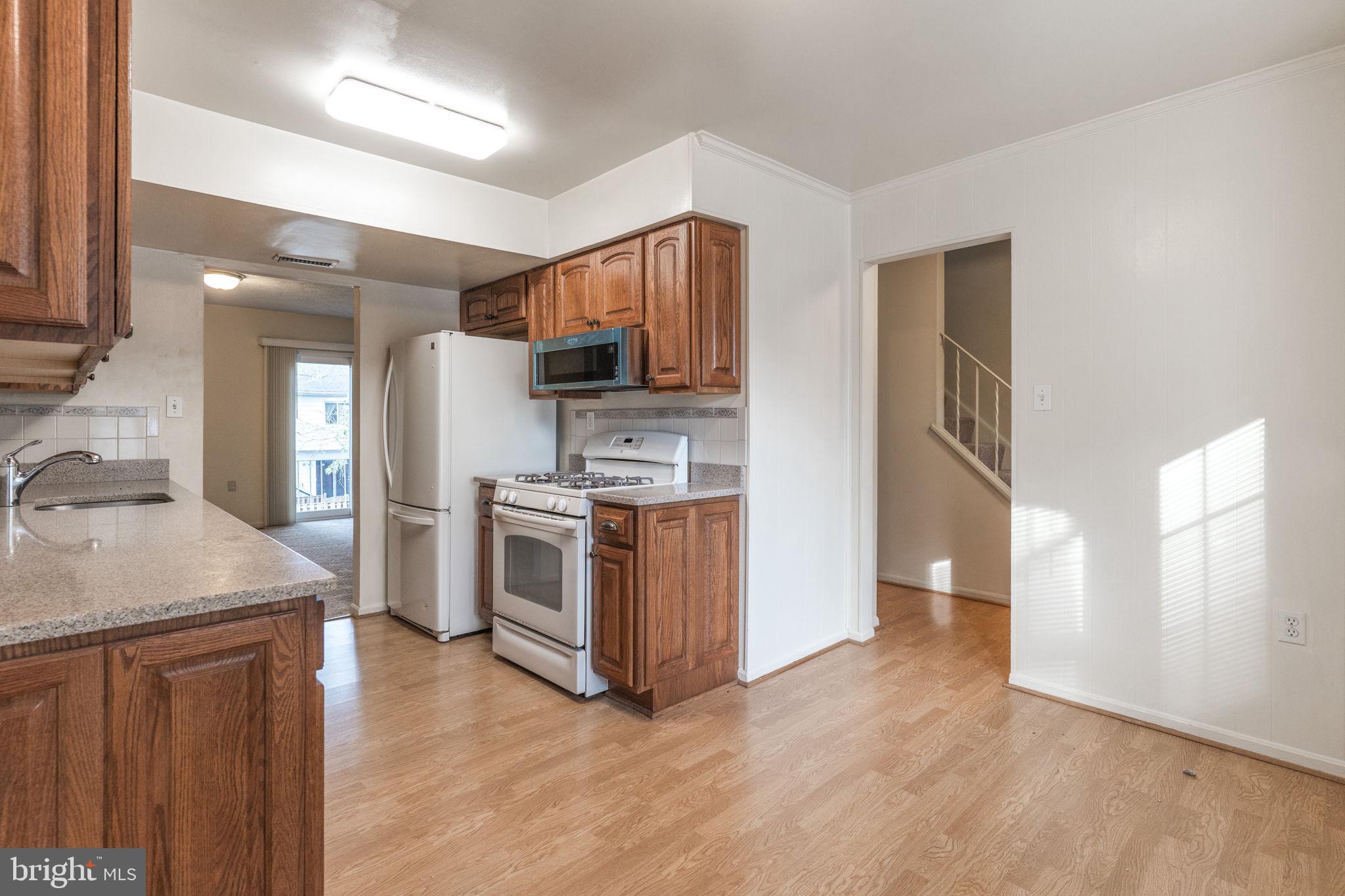 BURKE STATION SQUARE - Residential Lease