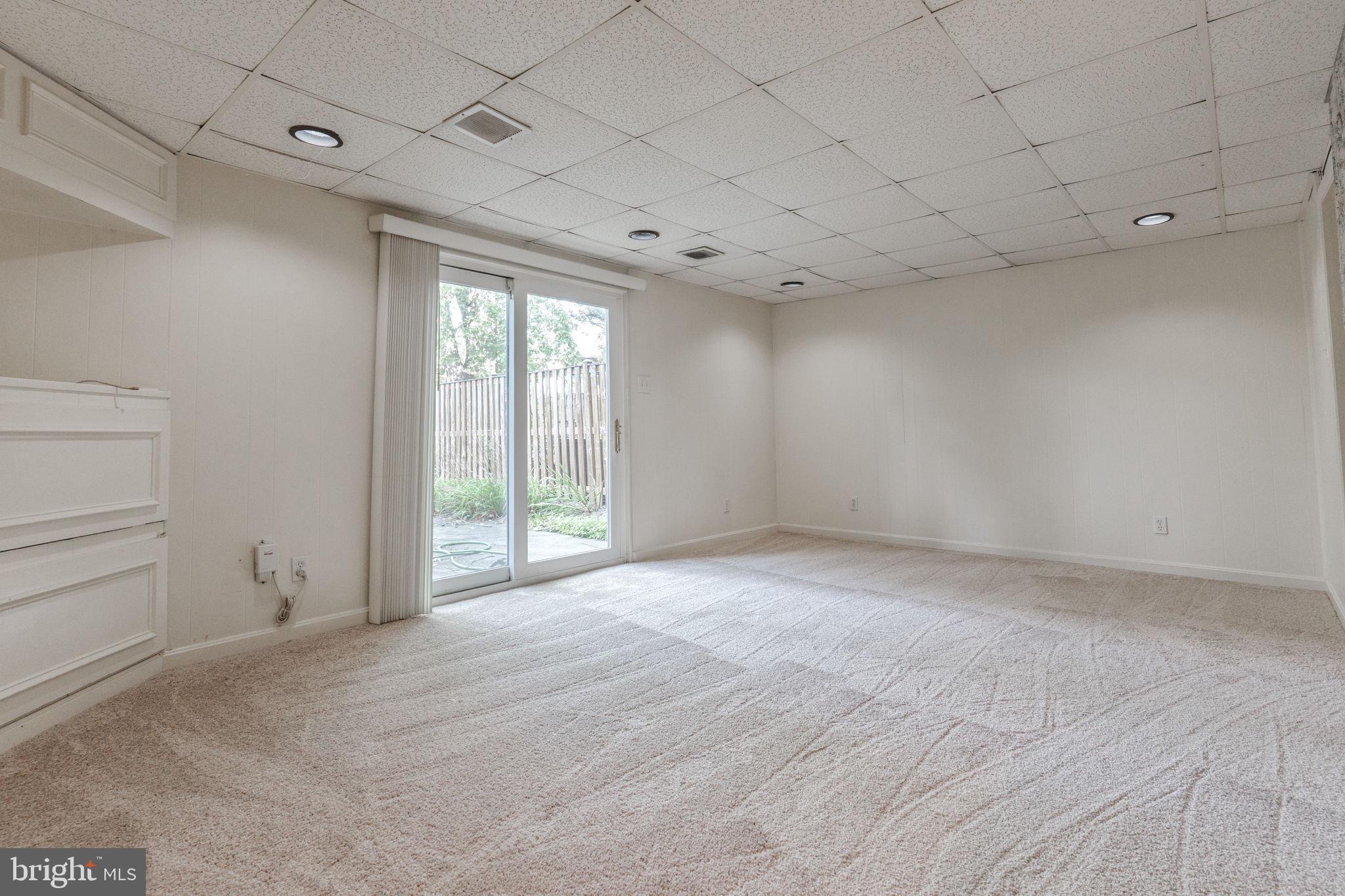 BURKE STATION SQUARE - Residential Lease