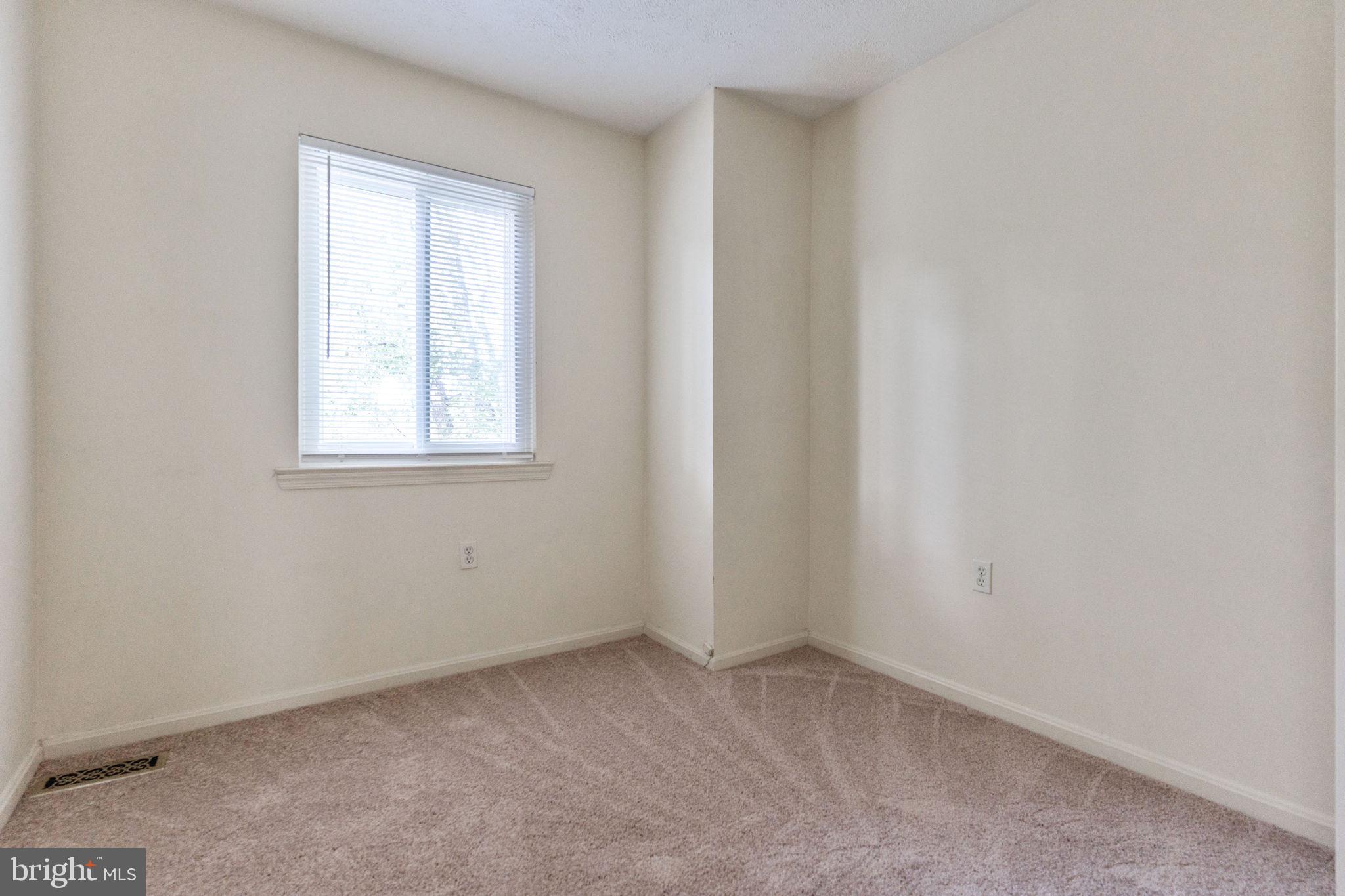 BURKE STATION SQUARE - Residential Lease