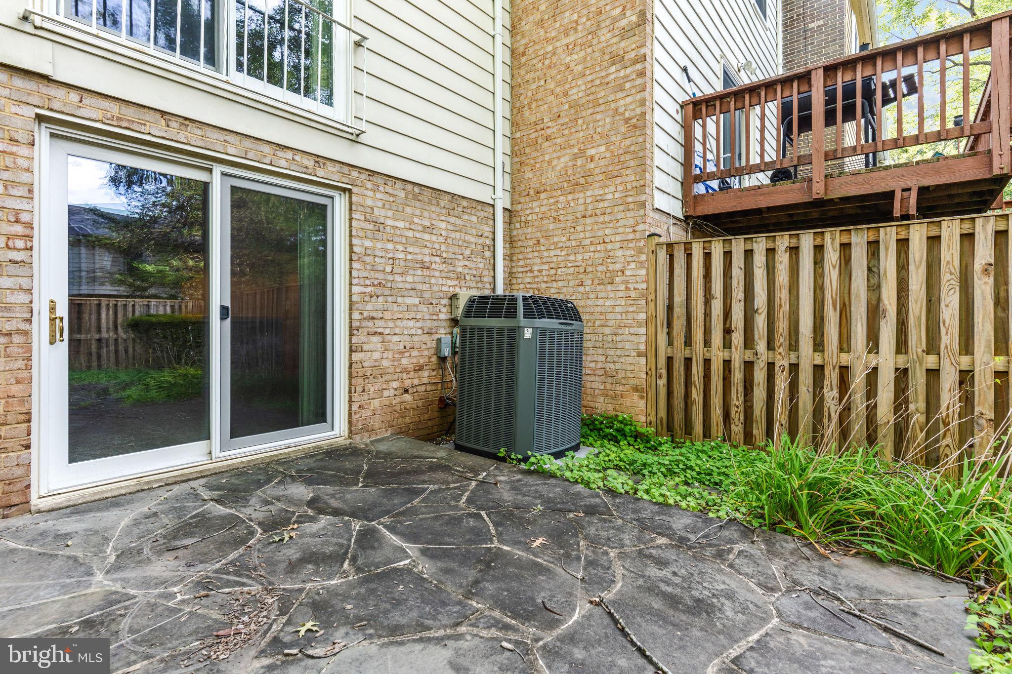 BURKE STATION SQUARE - Residential Lease