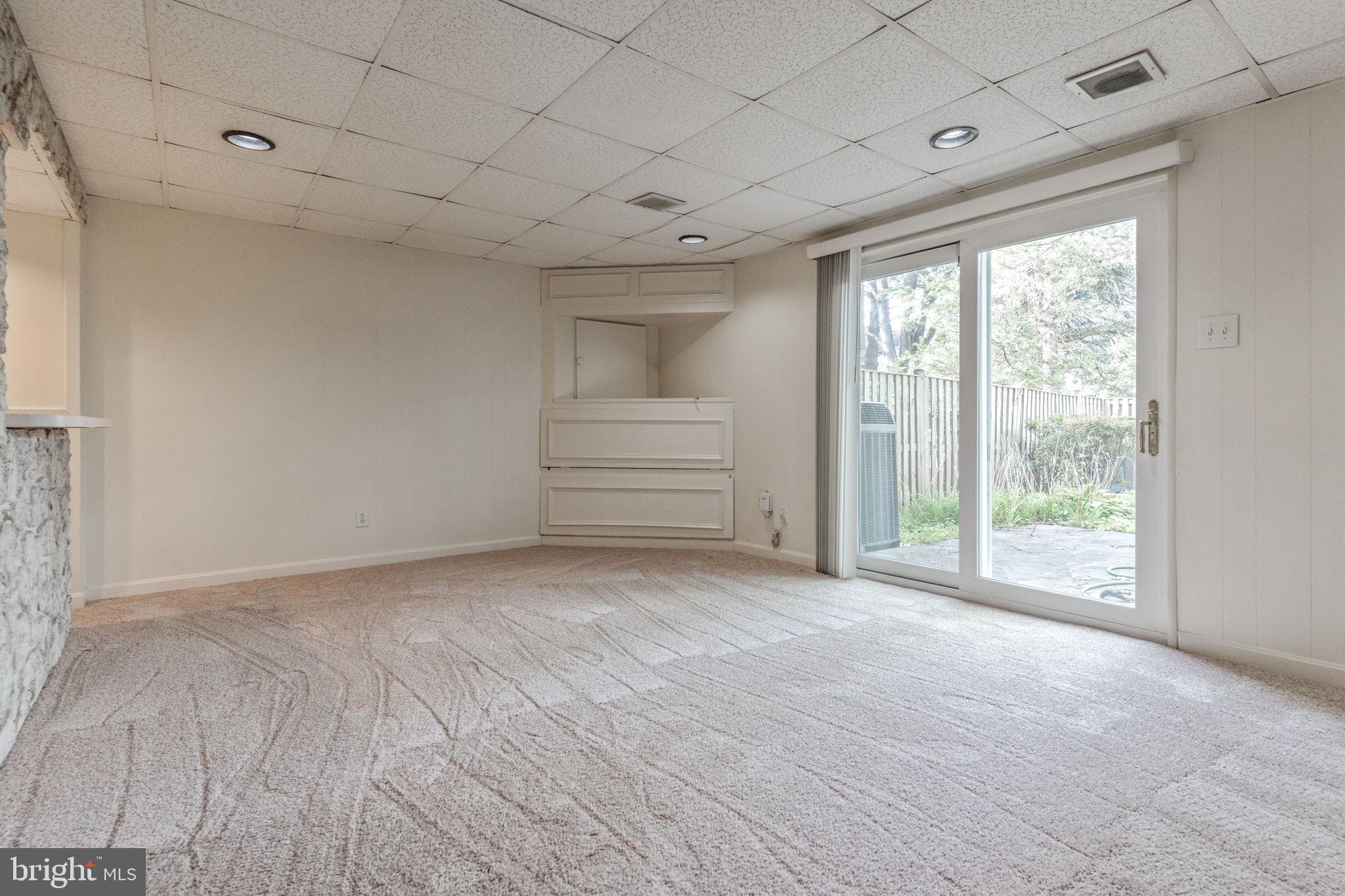 BURKE STATION SQUARE - Residential Lease