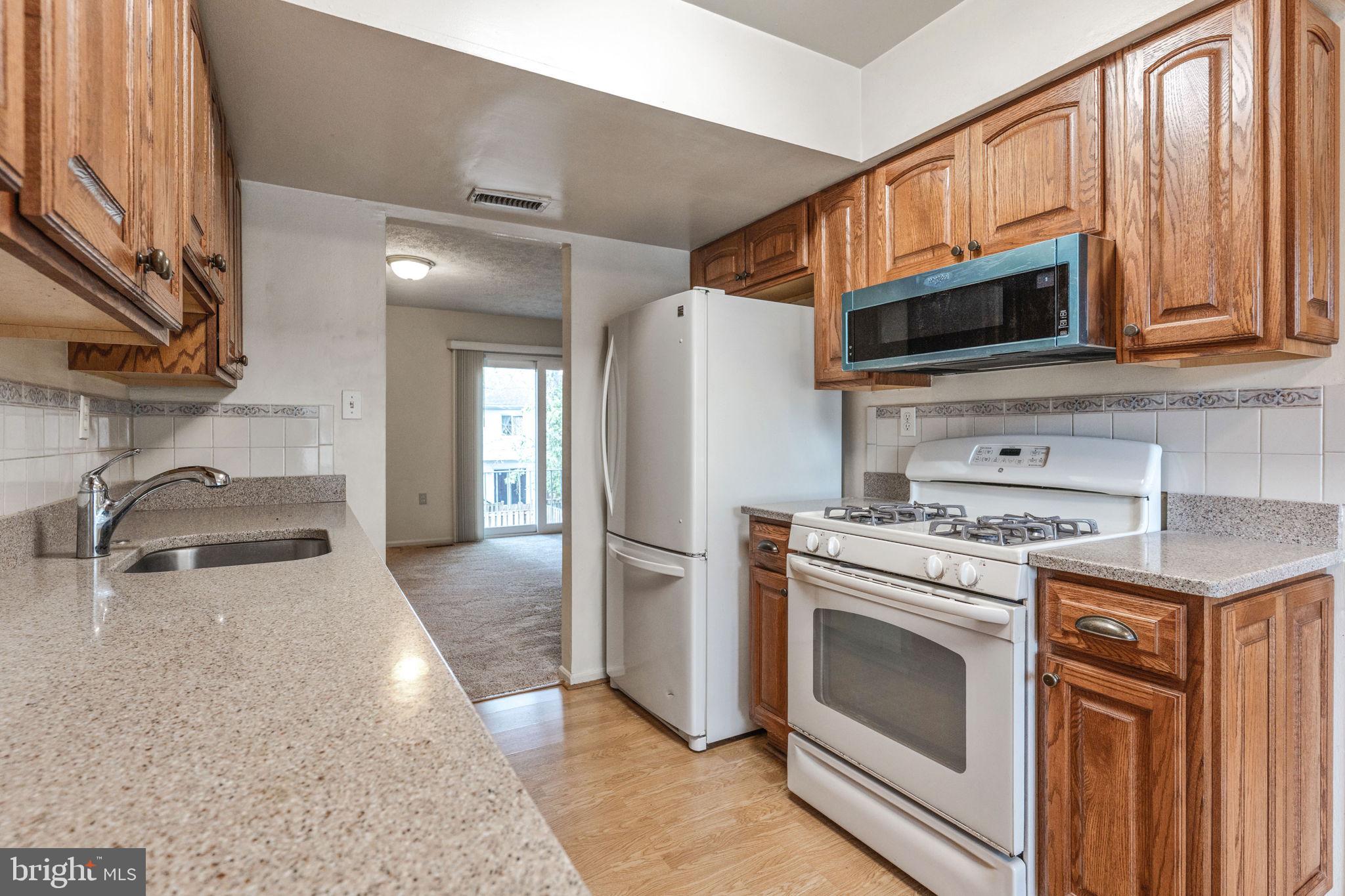 BURKE STATION SQUARE - Residential Lease