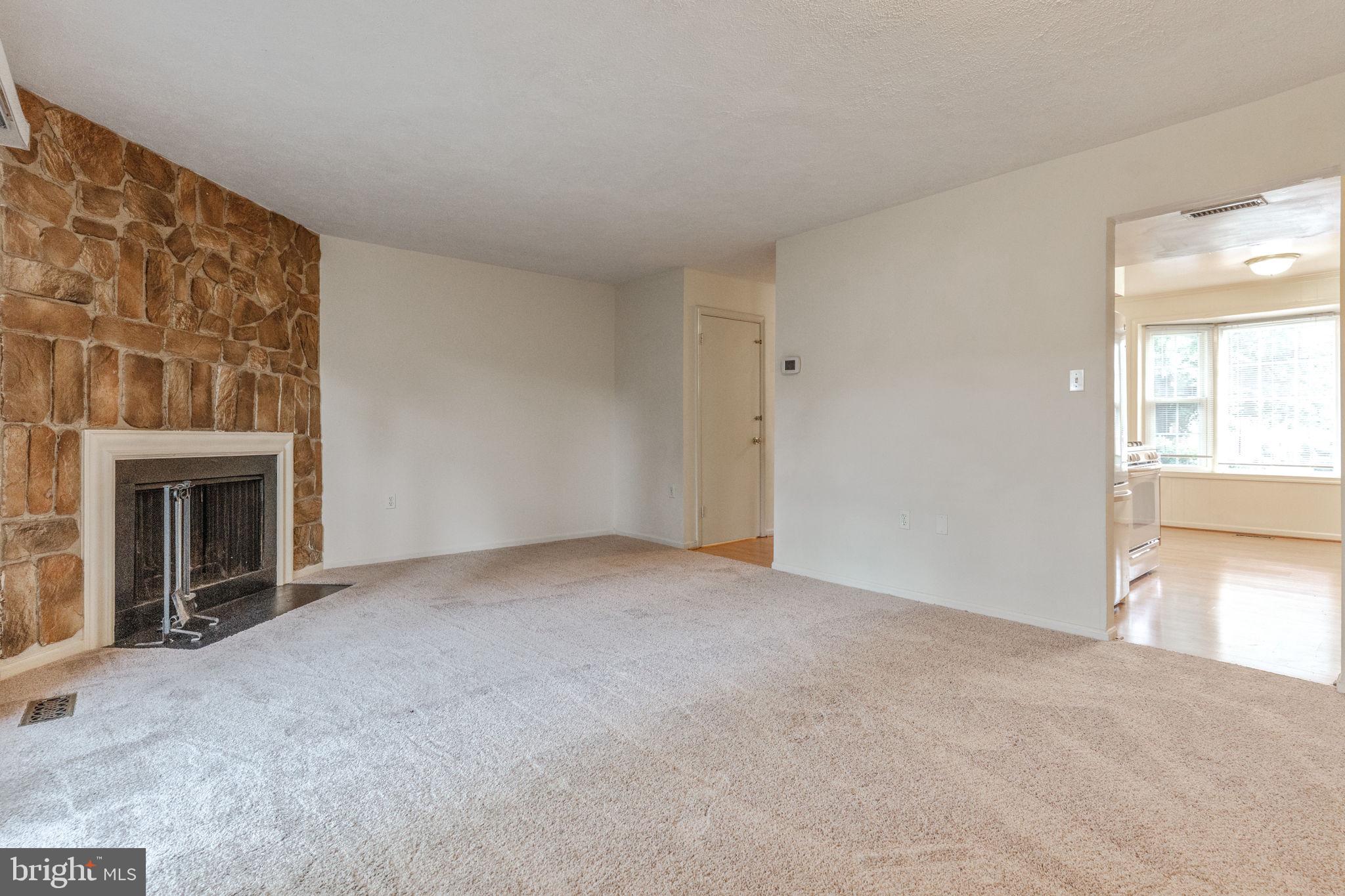 BURKE STATION SQUARE - Residential Lease