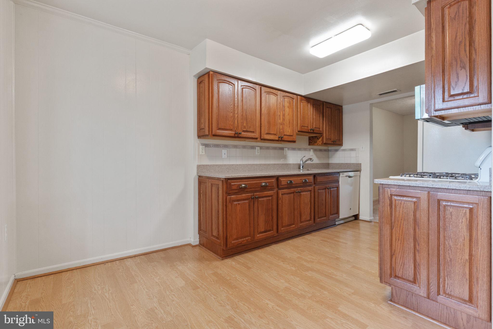 BURKE STATION SQUARE - Residential Lease