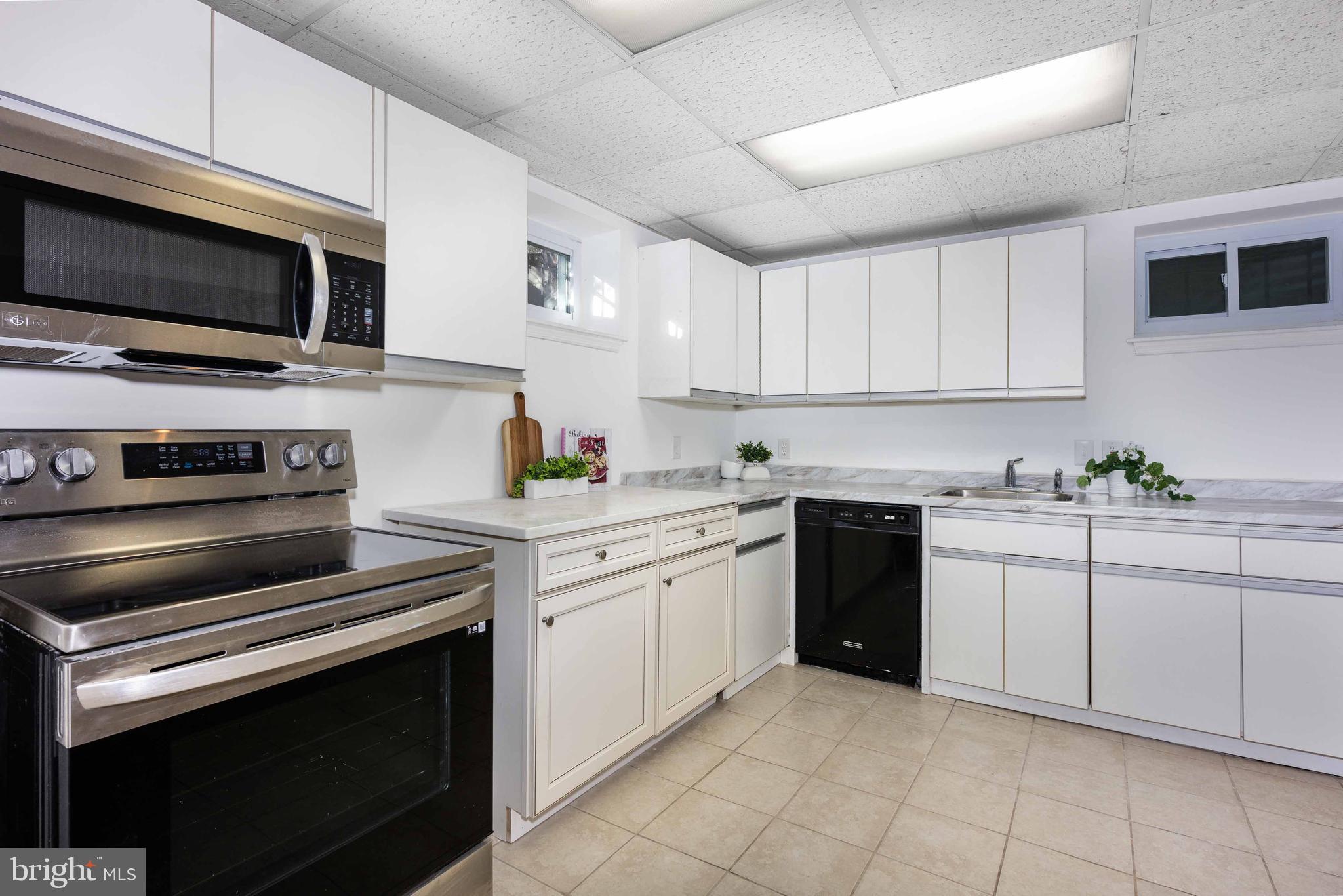 POTOMAC OUTSIDE - Residential