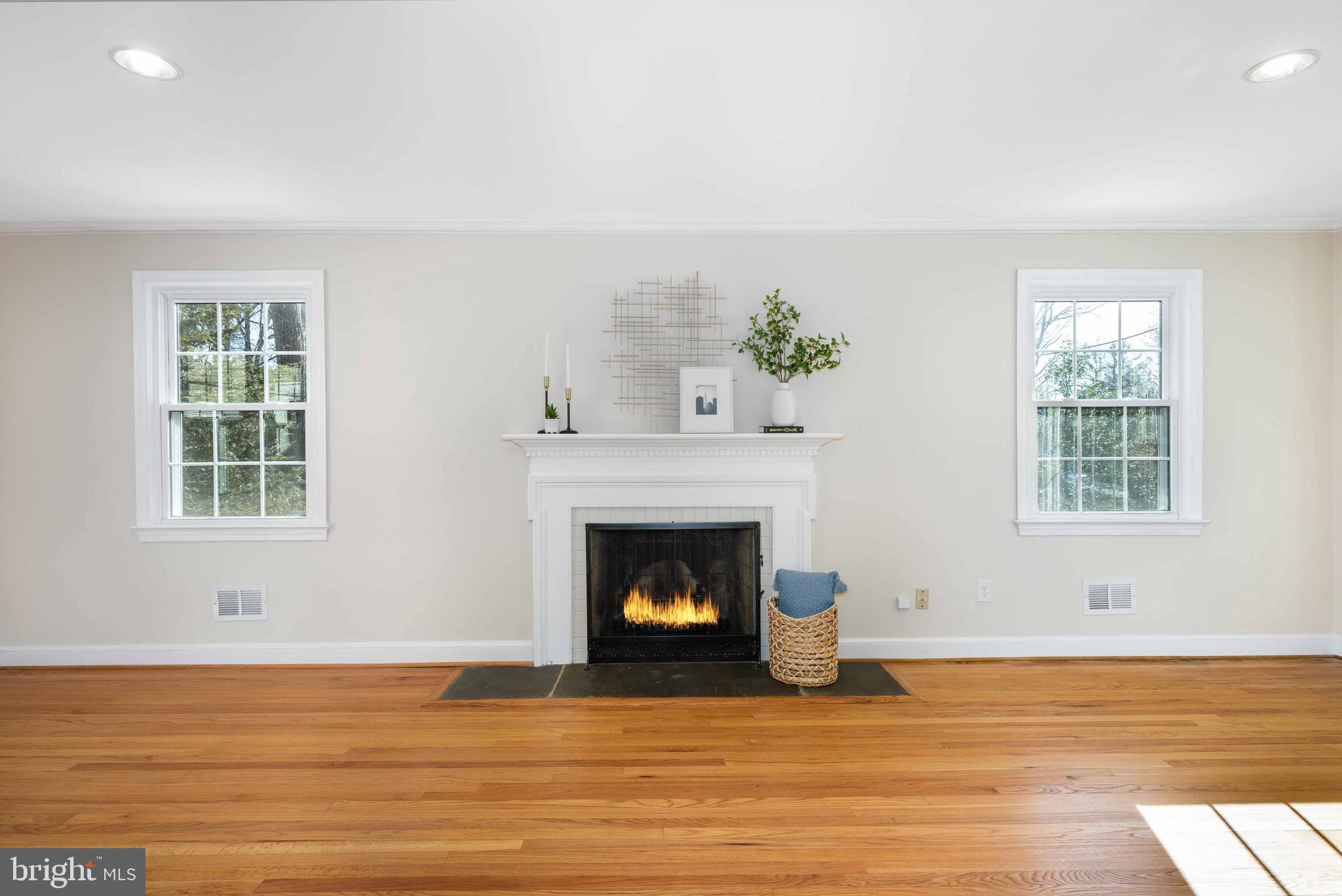 POTOMAC OUTSIDE - Residential