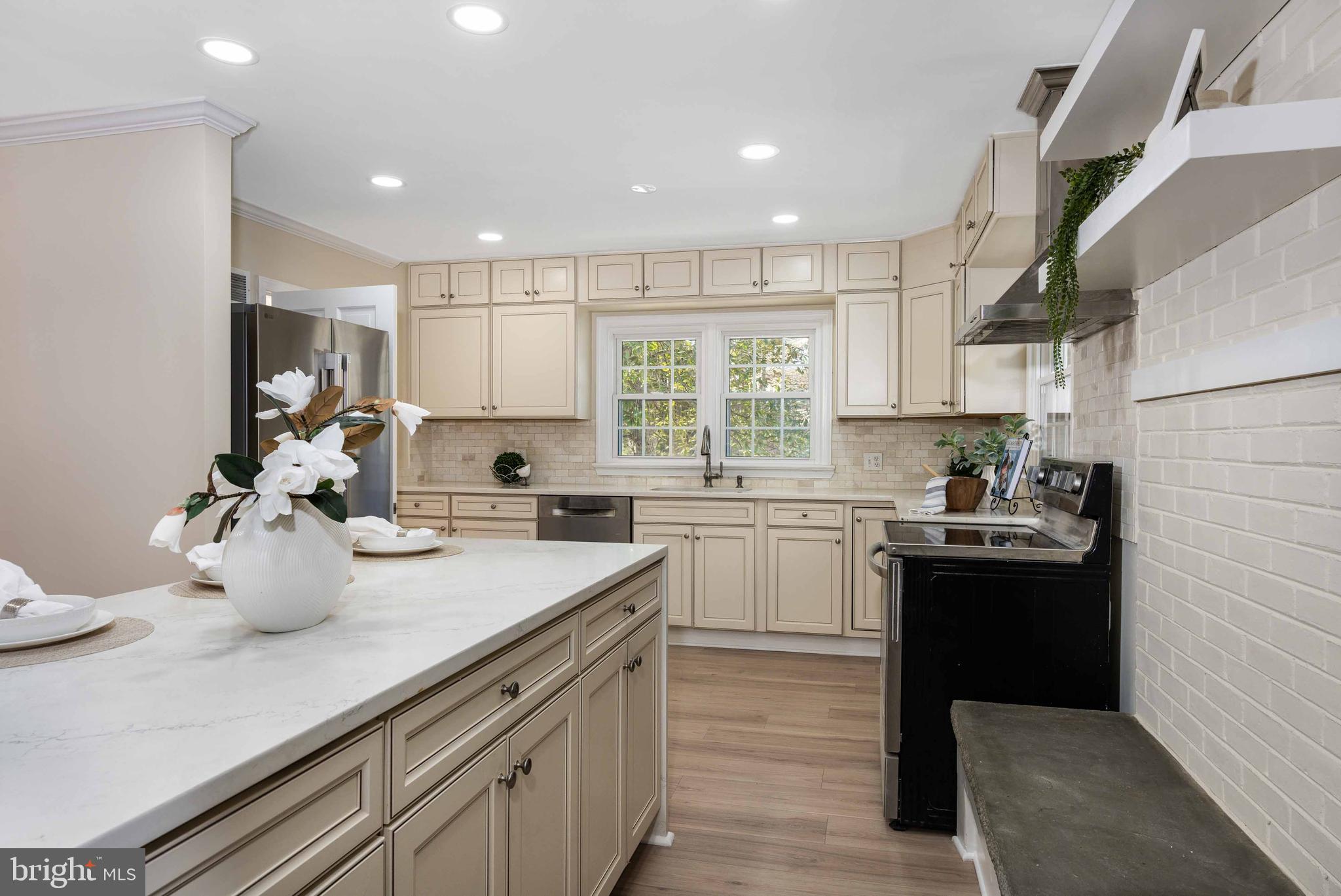 POTOMAC OUTSIDE - Residential