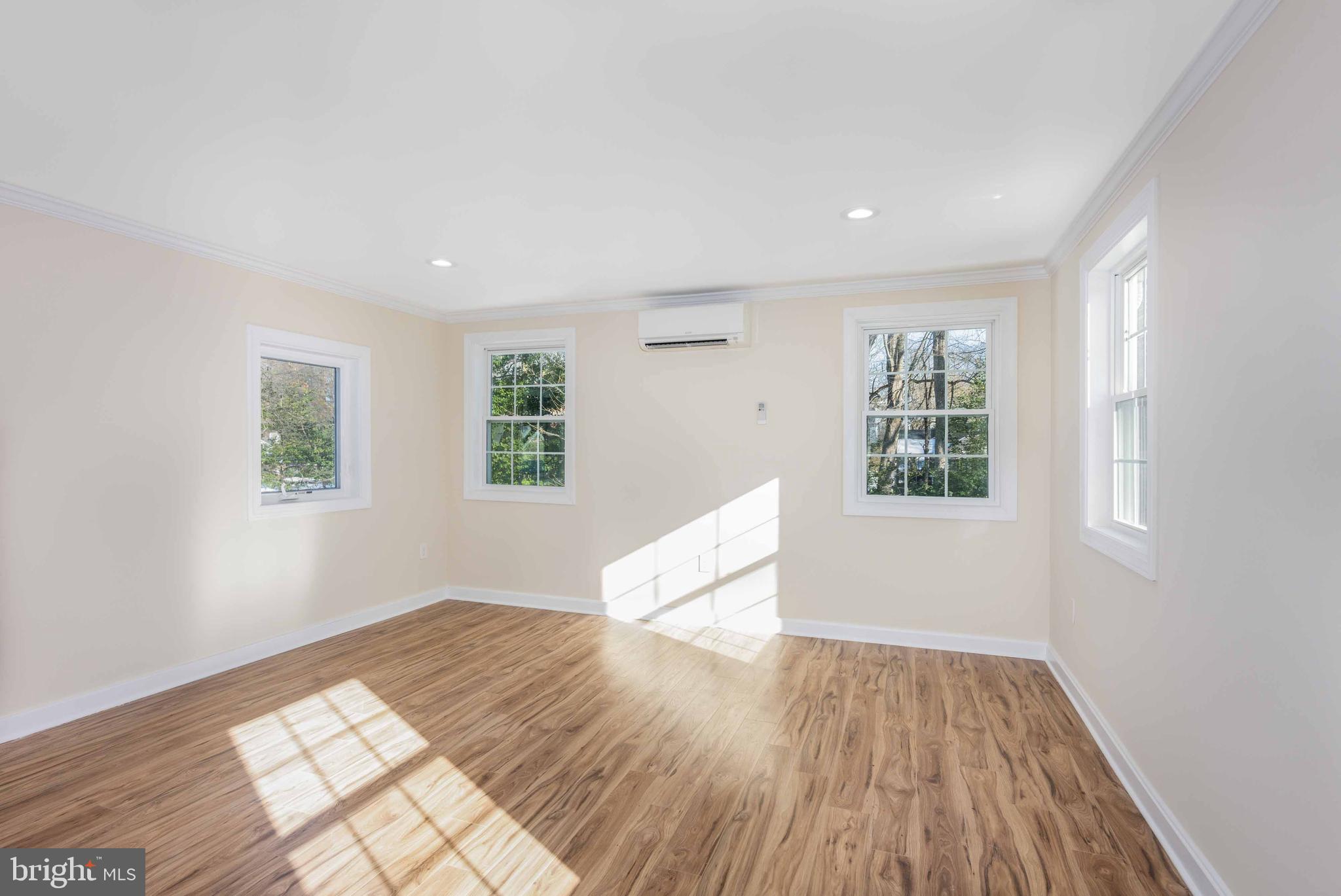 POTOMAC OUTSIDE - Residential