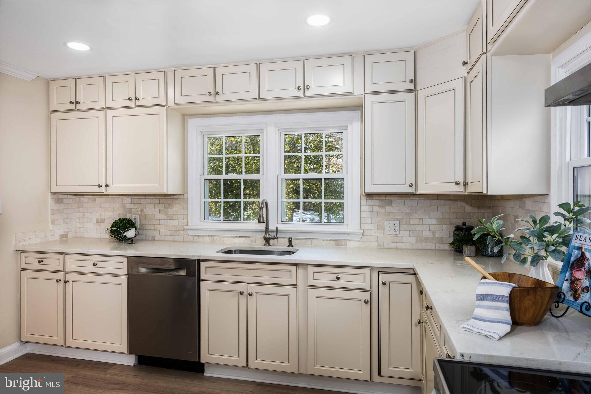 POTOMAC OUTSIDE - Residential