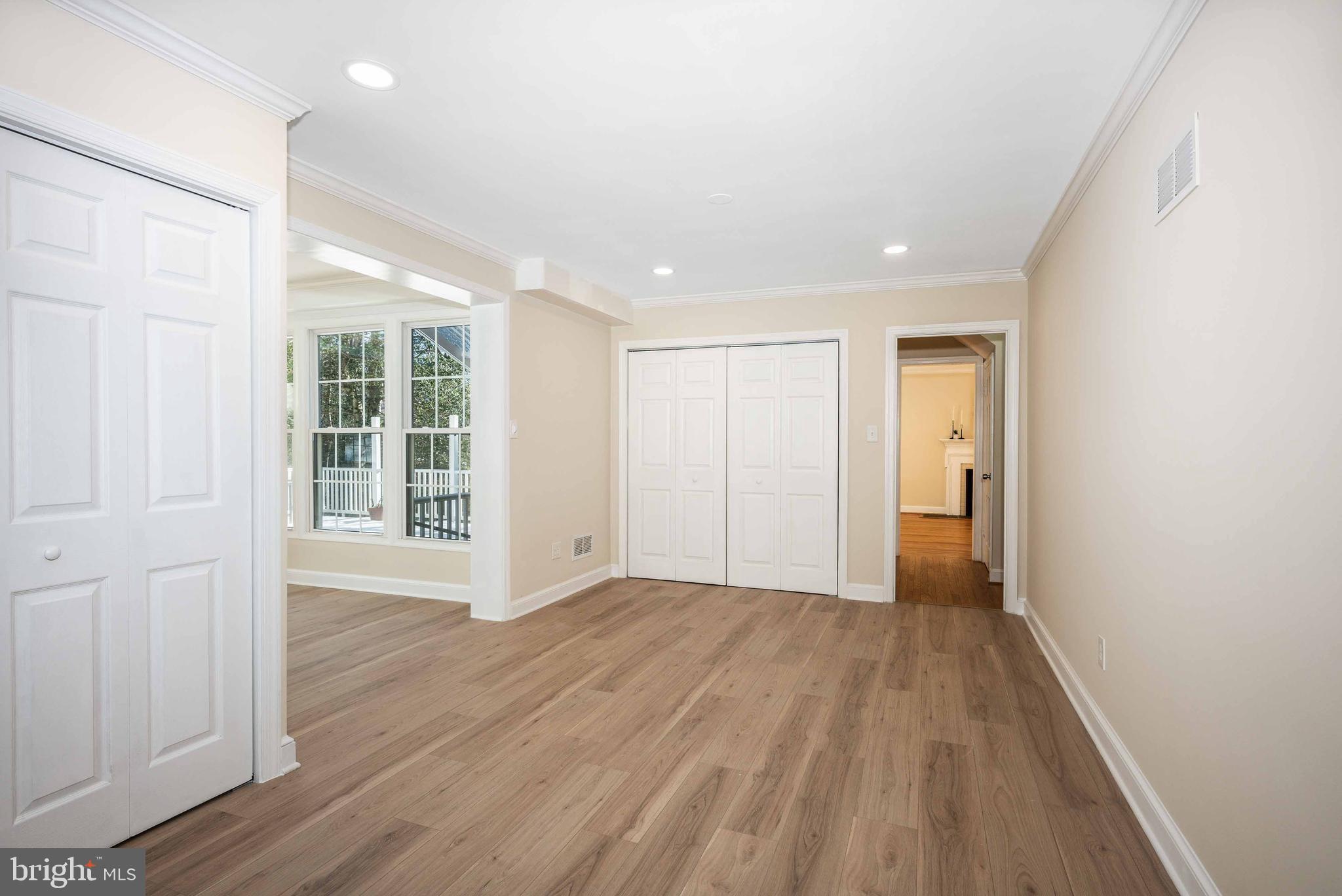 POTOMAC OUTSIDE - Residential