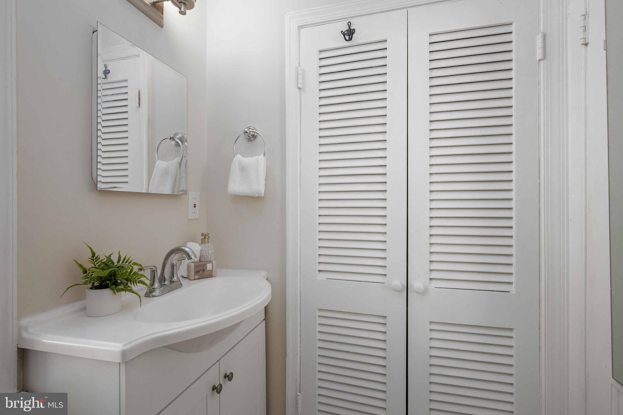 POTOMAC OUTSIDE - Residential