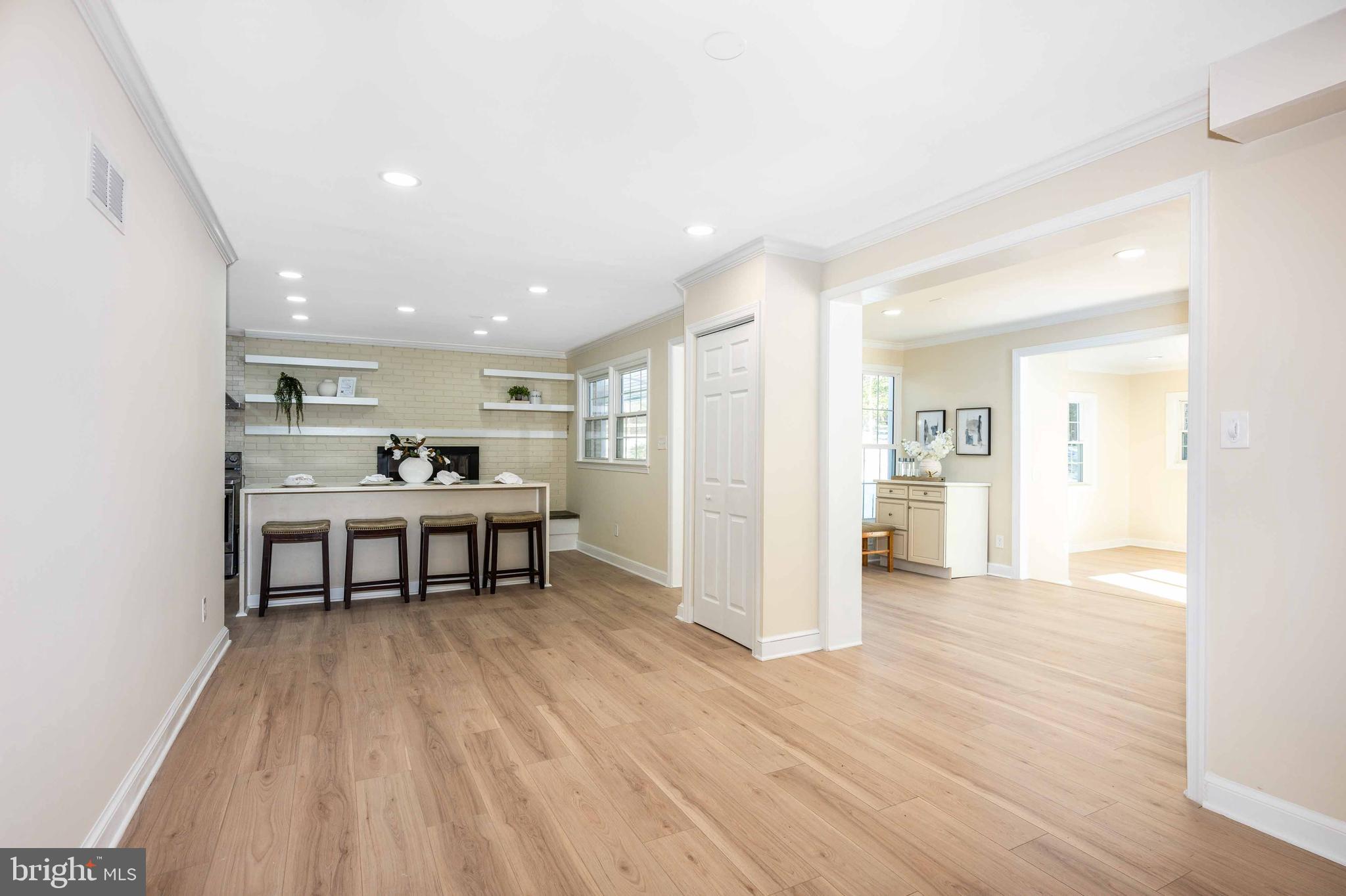 POTOMAC OUTSIDE - Residential