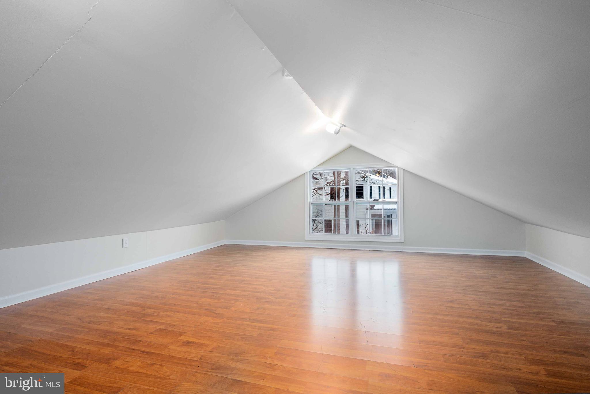 POTOMAC OUTSIDE - Residential