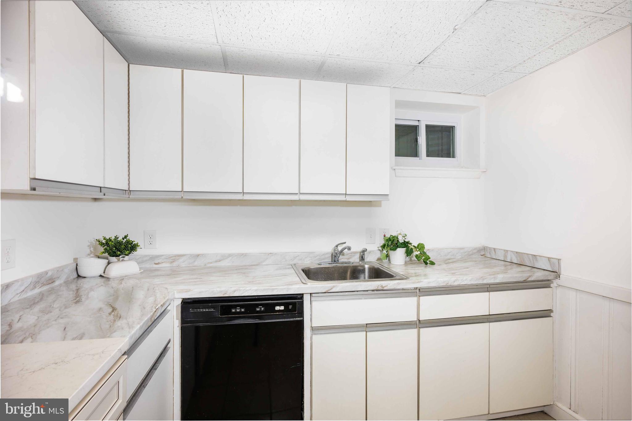 POTOMAC OUTSIDE - Residential