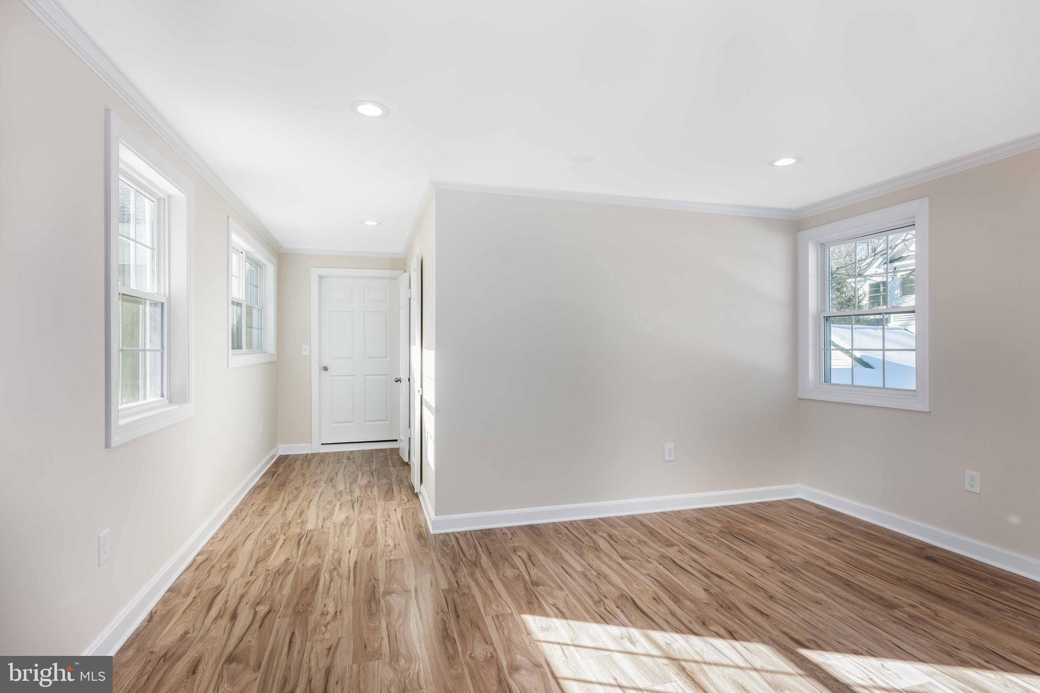 POTOMAC OUTSIDE - Residential