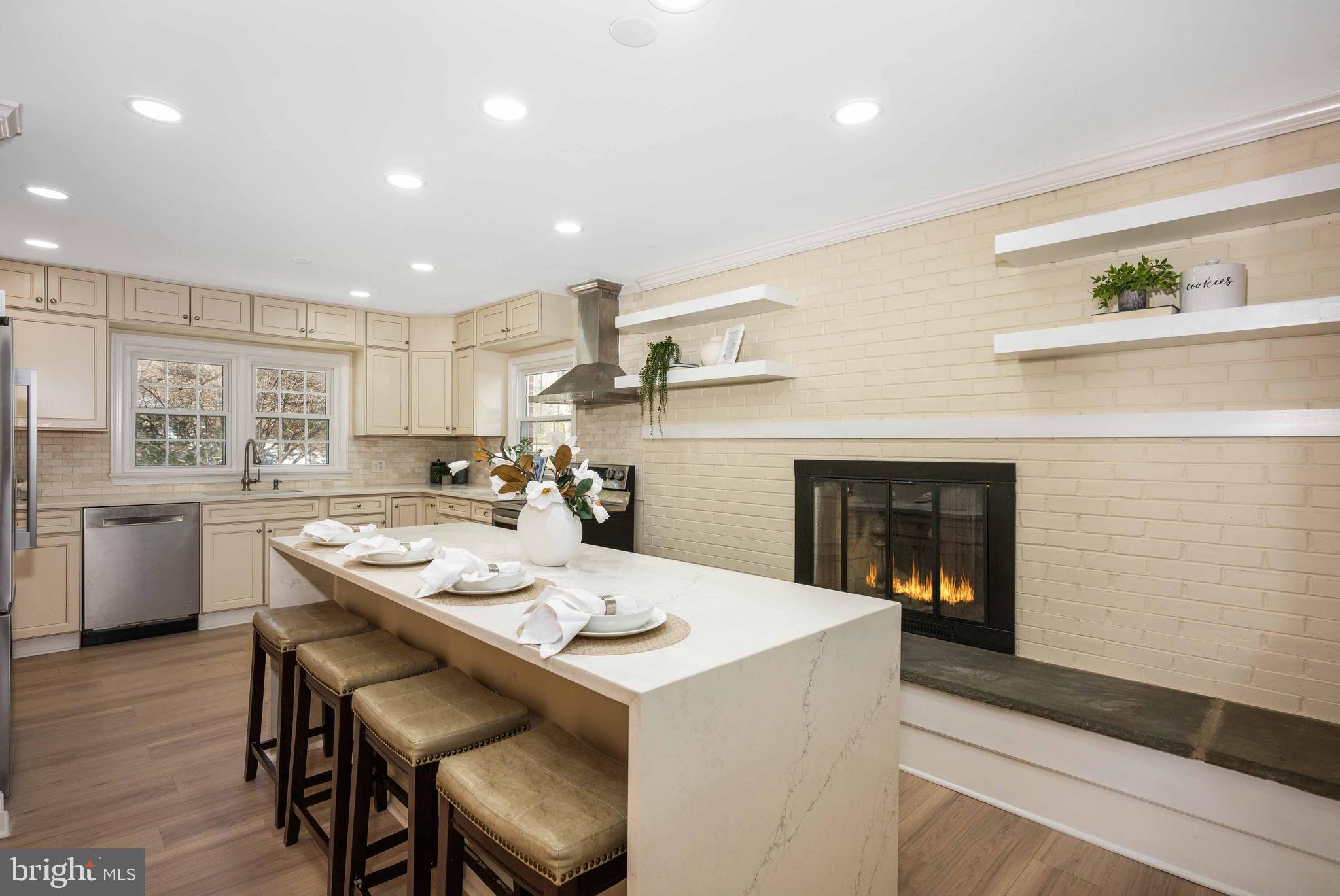 POTOMAC OUTSIDE - Residential