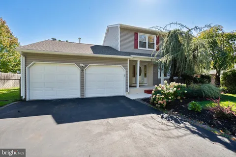 9 Haypress Road, Dayton, NJ MLS: NJMX2010586