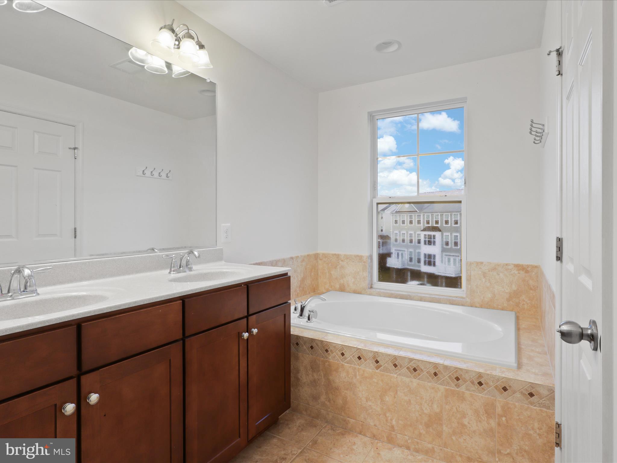 SUMMERWALK AT STONE RIDGE - Residential Lease