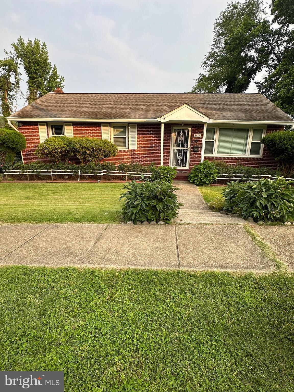 LOCATION: Conveniently located where many desires to reside. Off of Hwy 210 to avoid heavy traffic on peak hours.
An in-law suite needs renovation. It has it's own kitchen at the basement and possible 3rd bedroom at the basement or extra space/mud room.
This property is easy on off for major artery, property on high bluff with beautiful scenic view, landscape showed pride in ownership. Very well taken care of, it's obvious the house was loved.
Within five minutes to interstate 495/295. Easy commute to DC no dealing with traffic on highway 210 and to multiple Military installations. Very close to National Harbor which has the multiple dining and entertainment options; live music and hotel which conventions are held.
It's on a cozy quiet neighborhood. Owner is a gardener of vegetables, mature trees and fruit trees. A shed for your lawn equipment and room for your plants in winter time.
It's all right here waiting for a new family, maybe you.