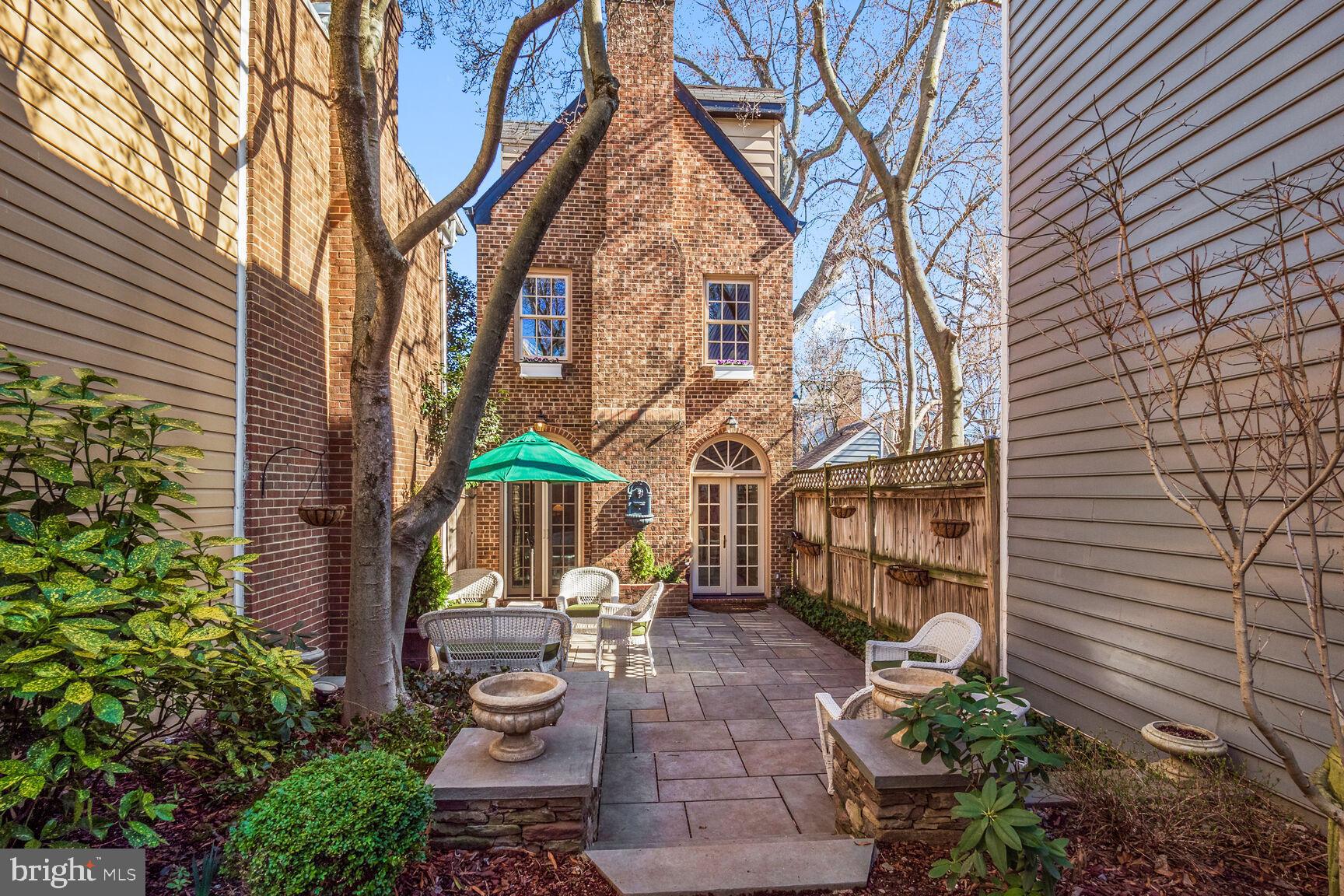 OLD TOWN ALEXANDRIA - Residential