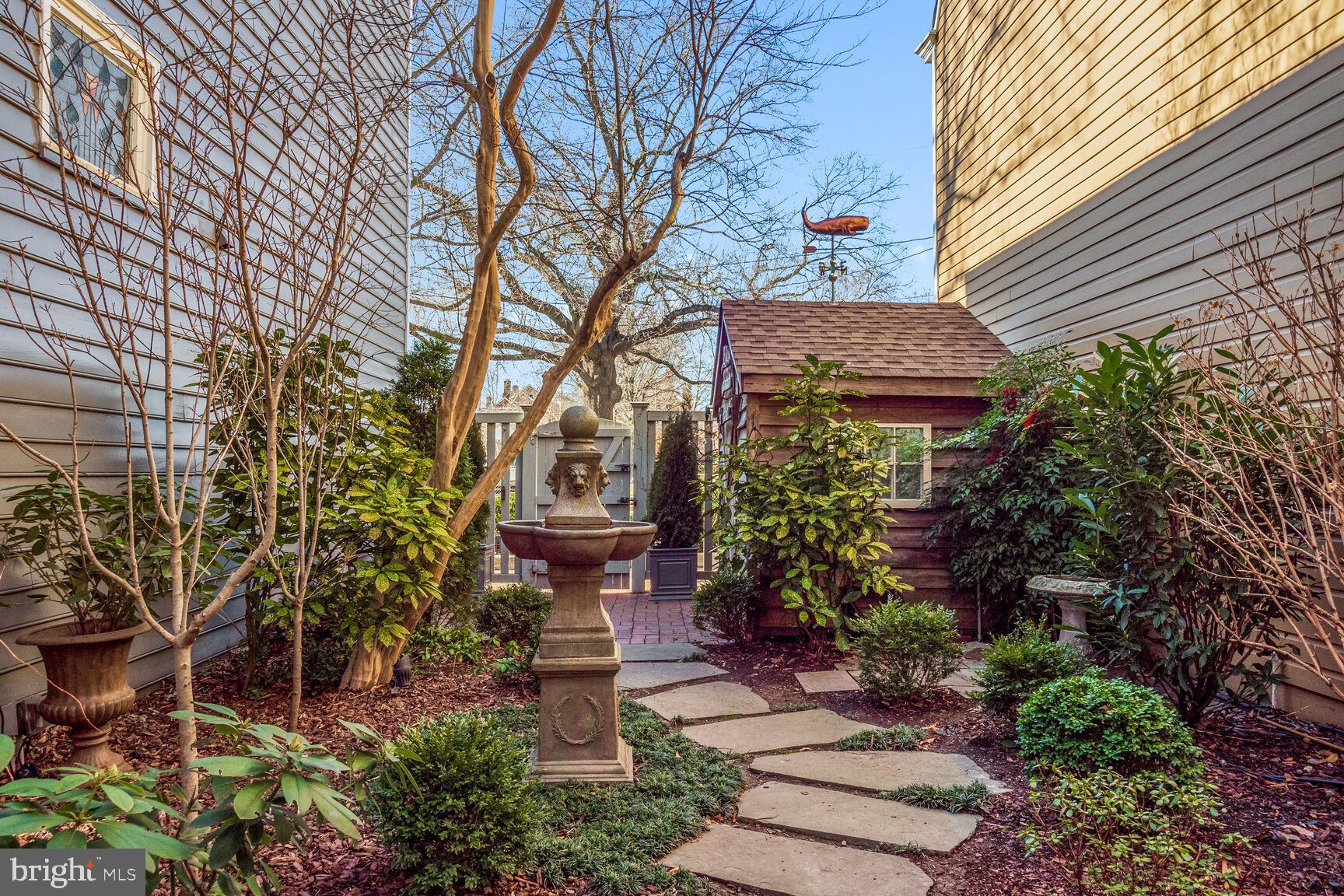 OLD TOWN ALEXANDRIA - Residential