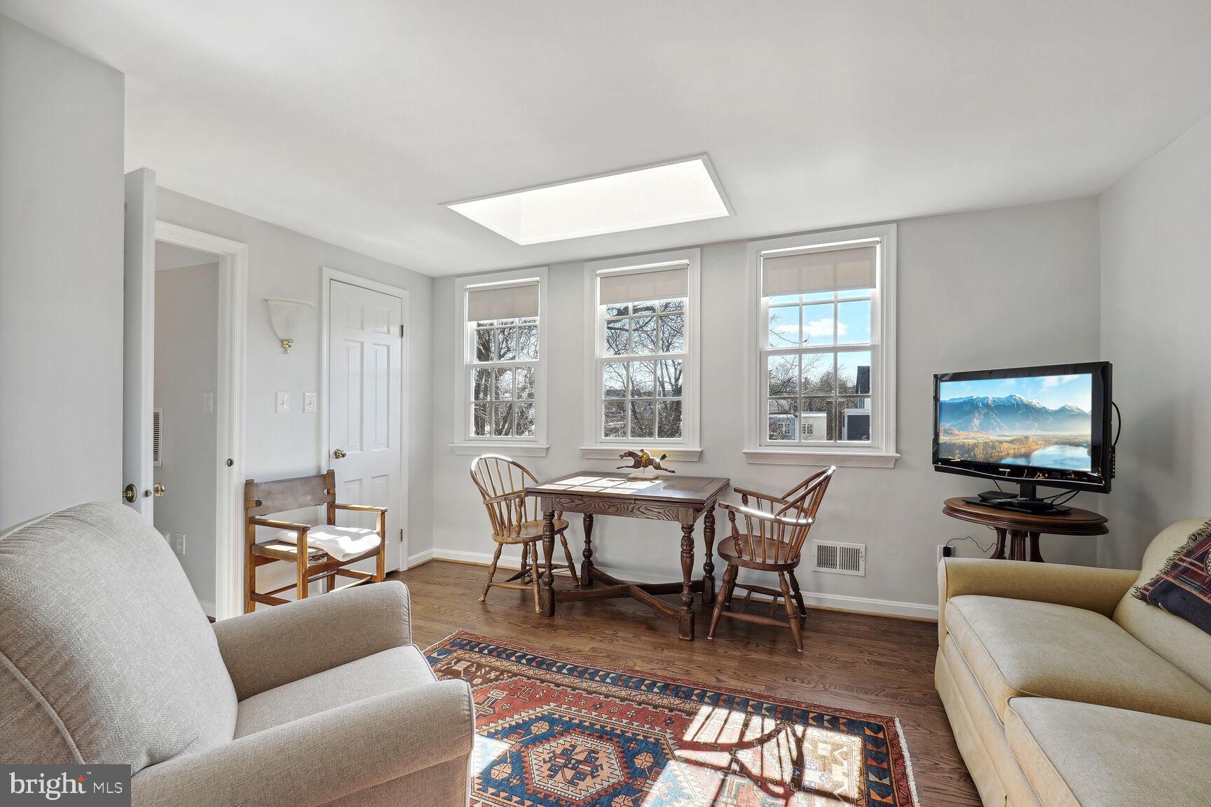 OLD TOWN ALEXANDRIA - Residential