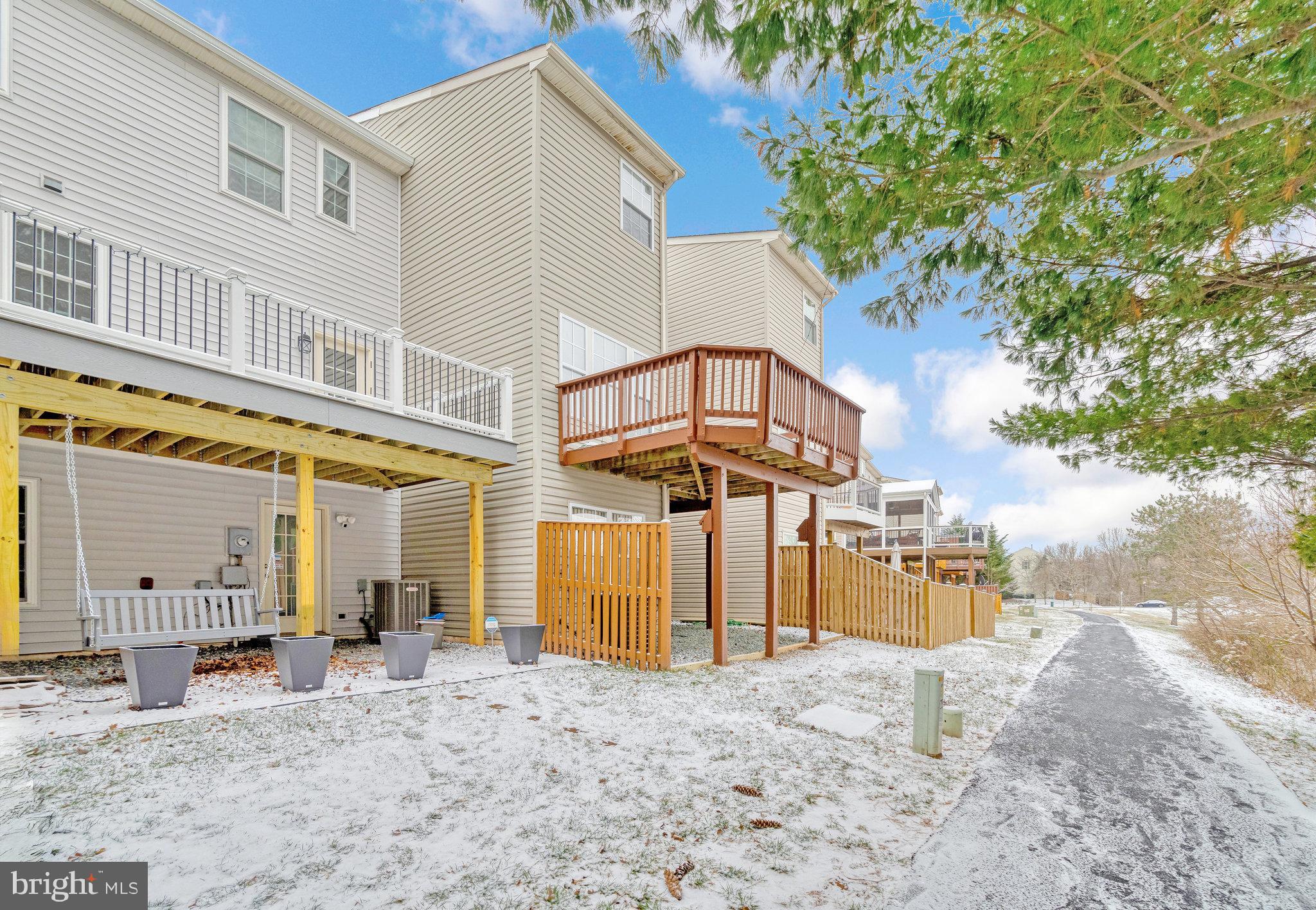 ASHBURN VILLAGE - Residential