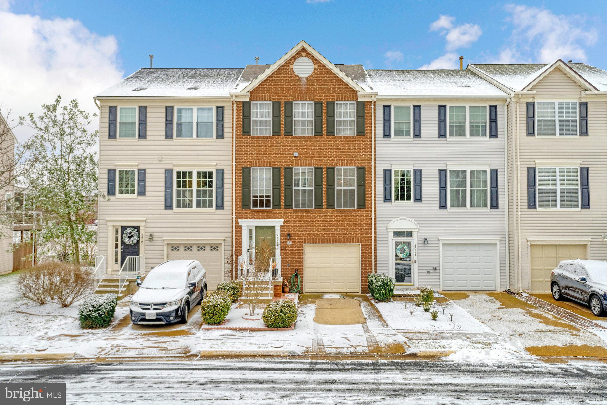 ASHBURN VILLAGE - Residential