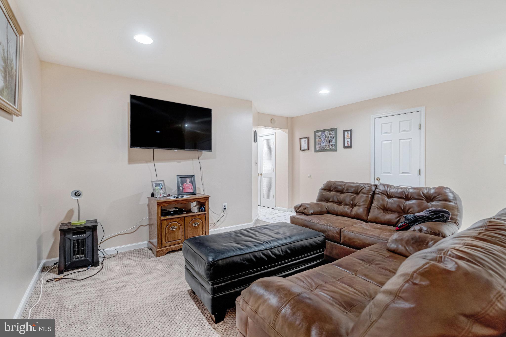 ASHBURN VILLAGE - Residential