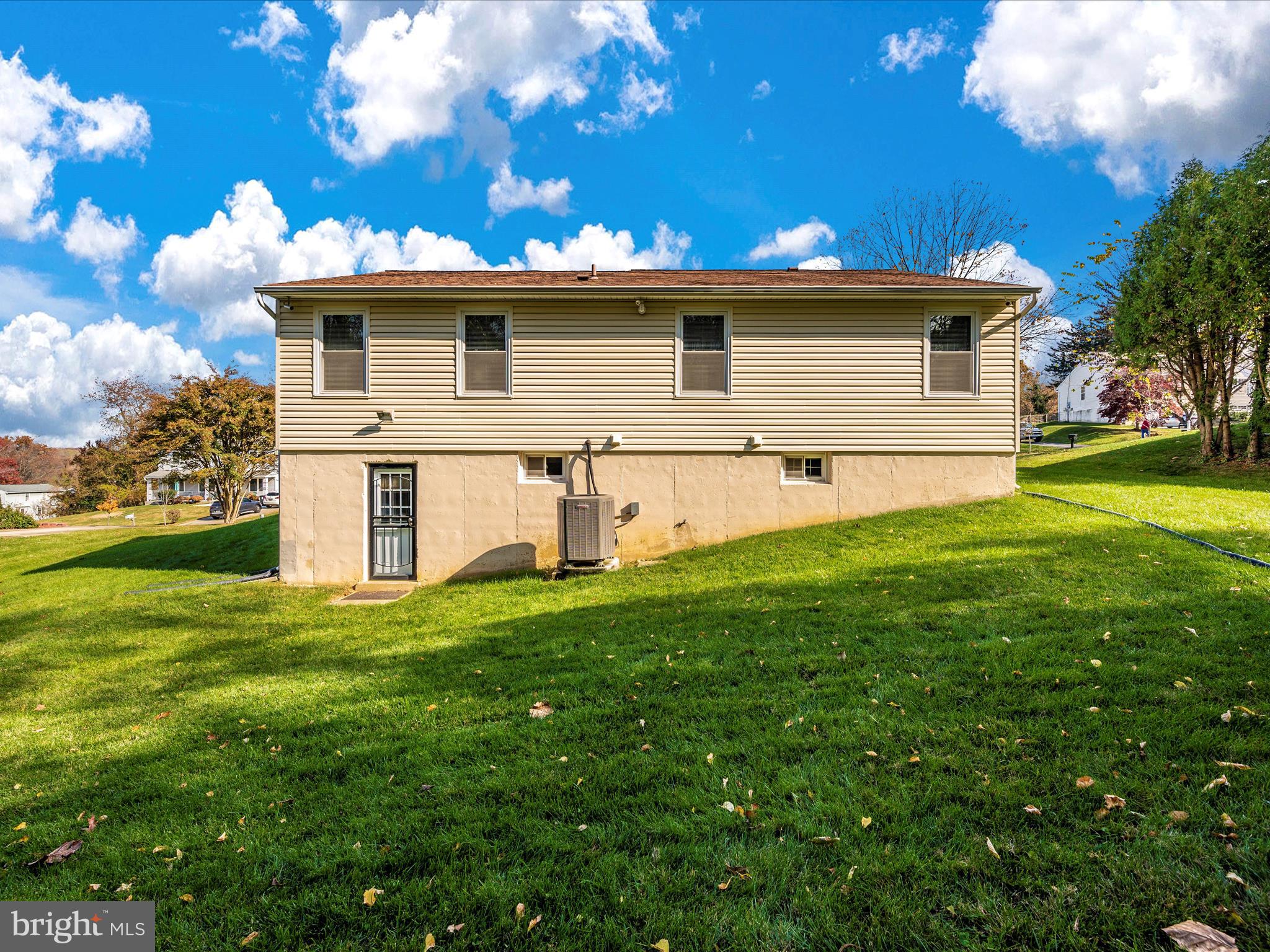 SQUIRES WOOD - Residential