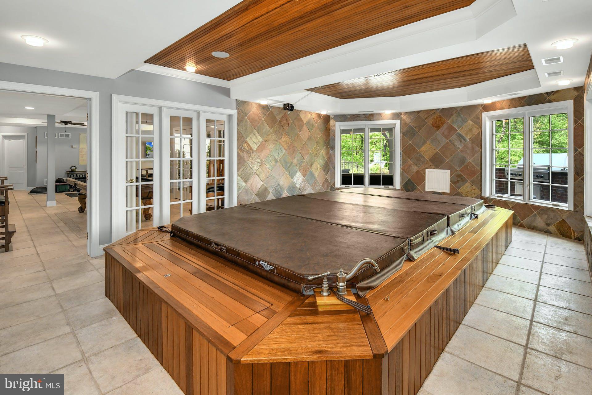 SADDLE RIDGE - Residential