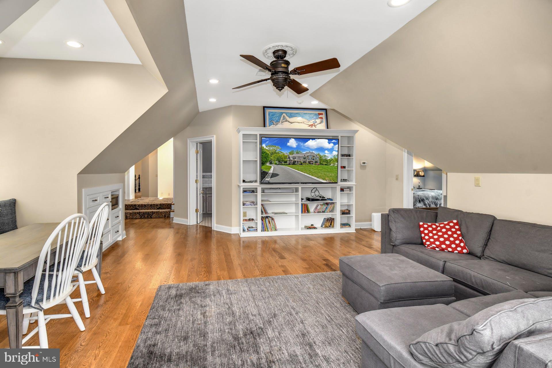 SADDLE RIDGE - Residential