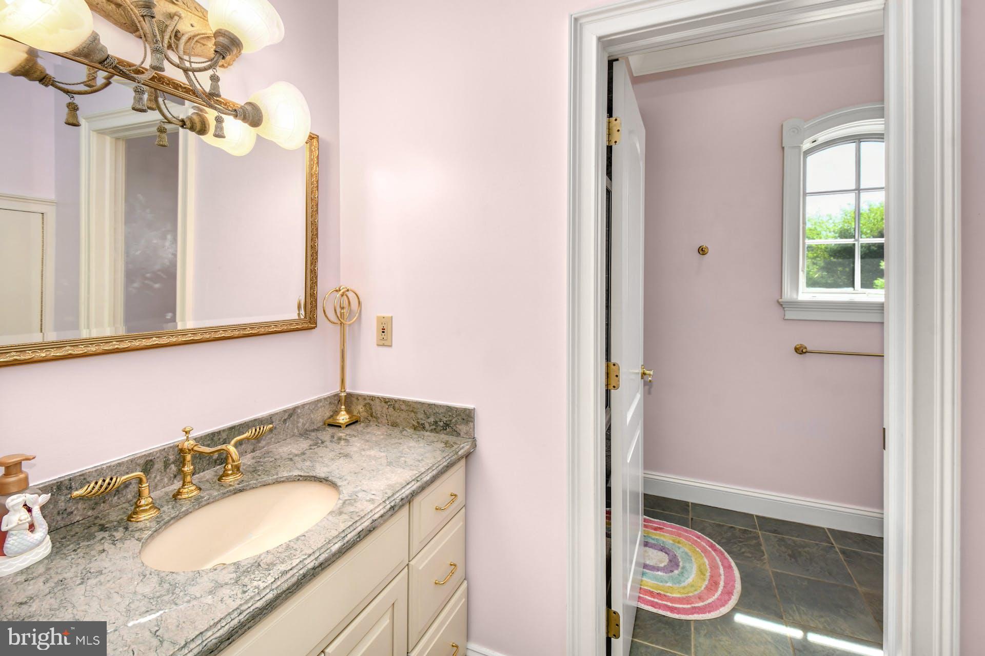 SADDLE RIDGE - Residential