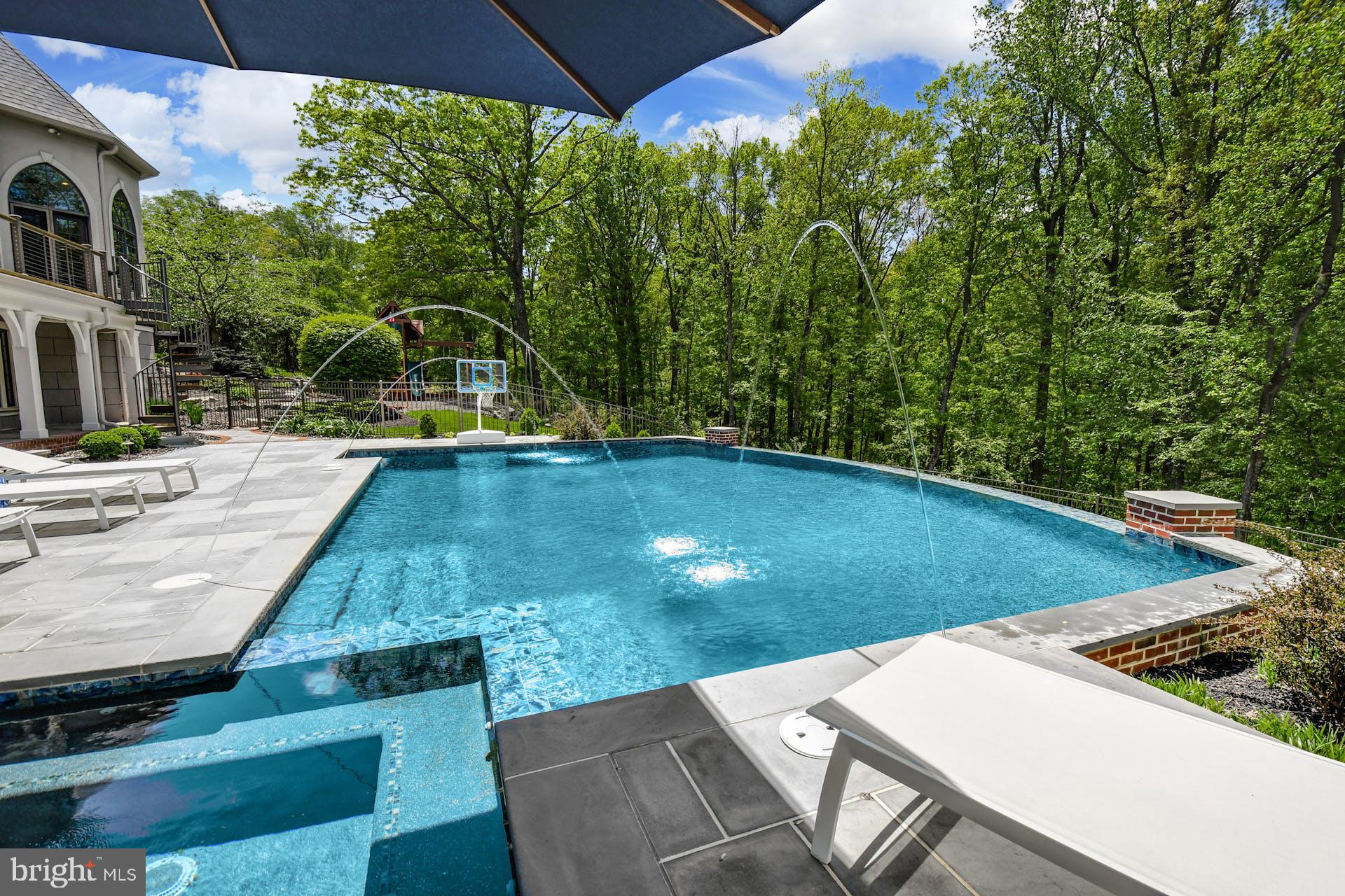 SADDLE RIDGE - Residential