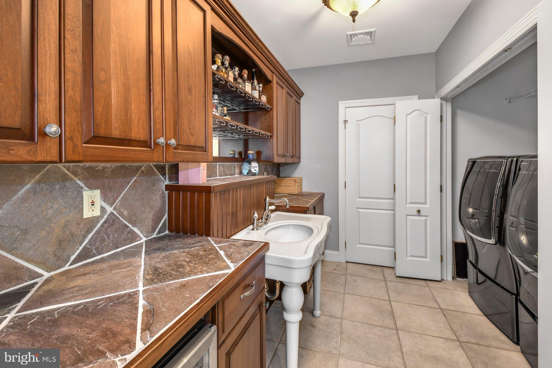 SADDLE RIDGE - Residential