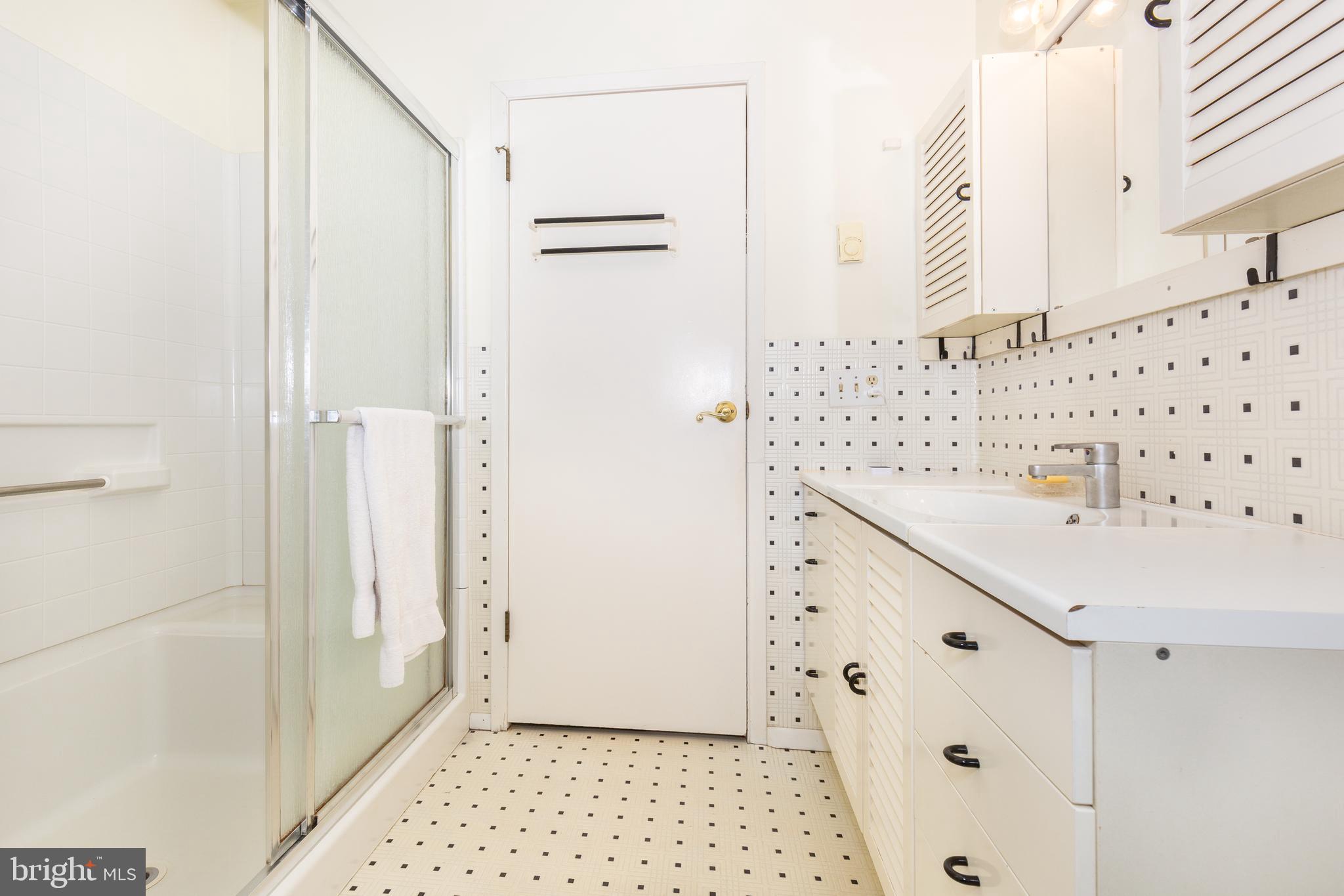 HAMPSTEAD - Residential