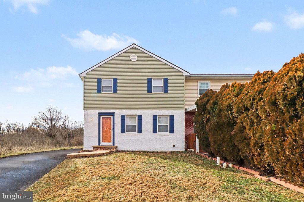 Photo of 438 Larkspur Loop, LANCASTER, PA 17602 (MLS # PALA2081670)