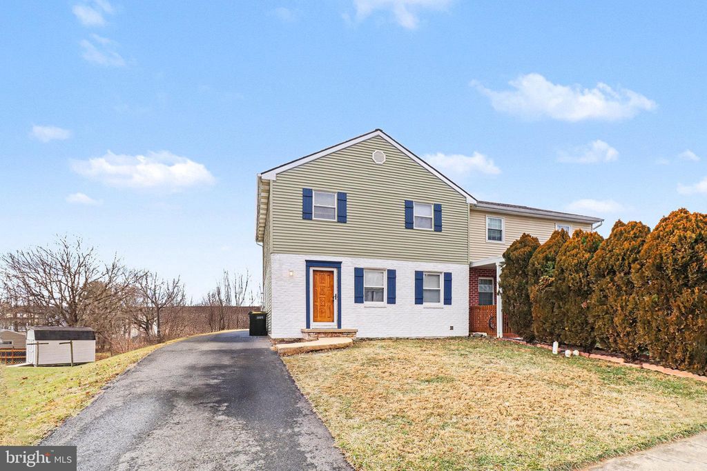 Photo of 438 Larkspur Loop, LANCASTER, PA 17602 (MLS # PALA2081670)