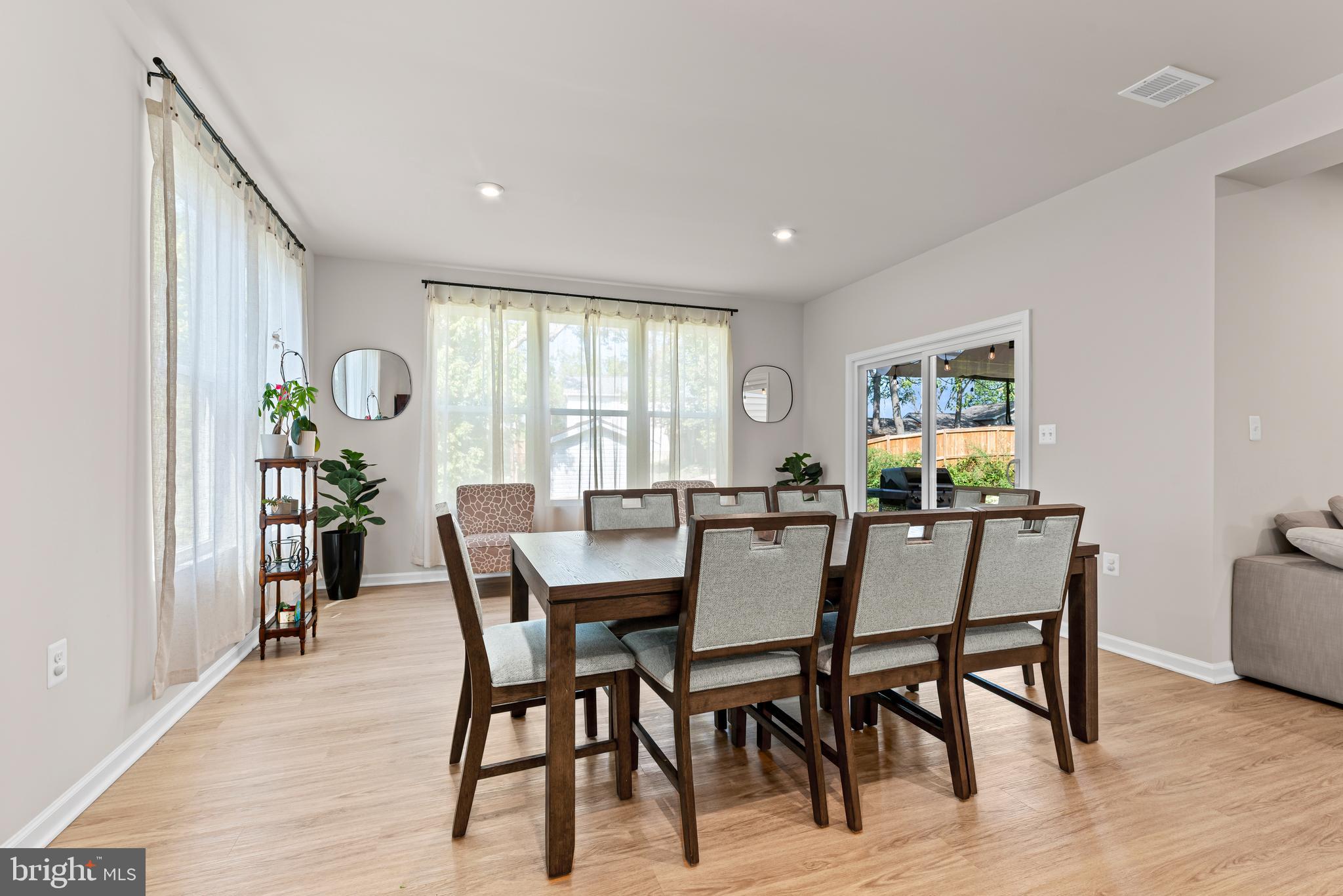 PRESIDENTS POINTE - Residential Lease