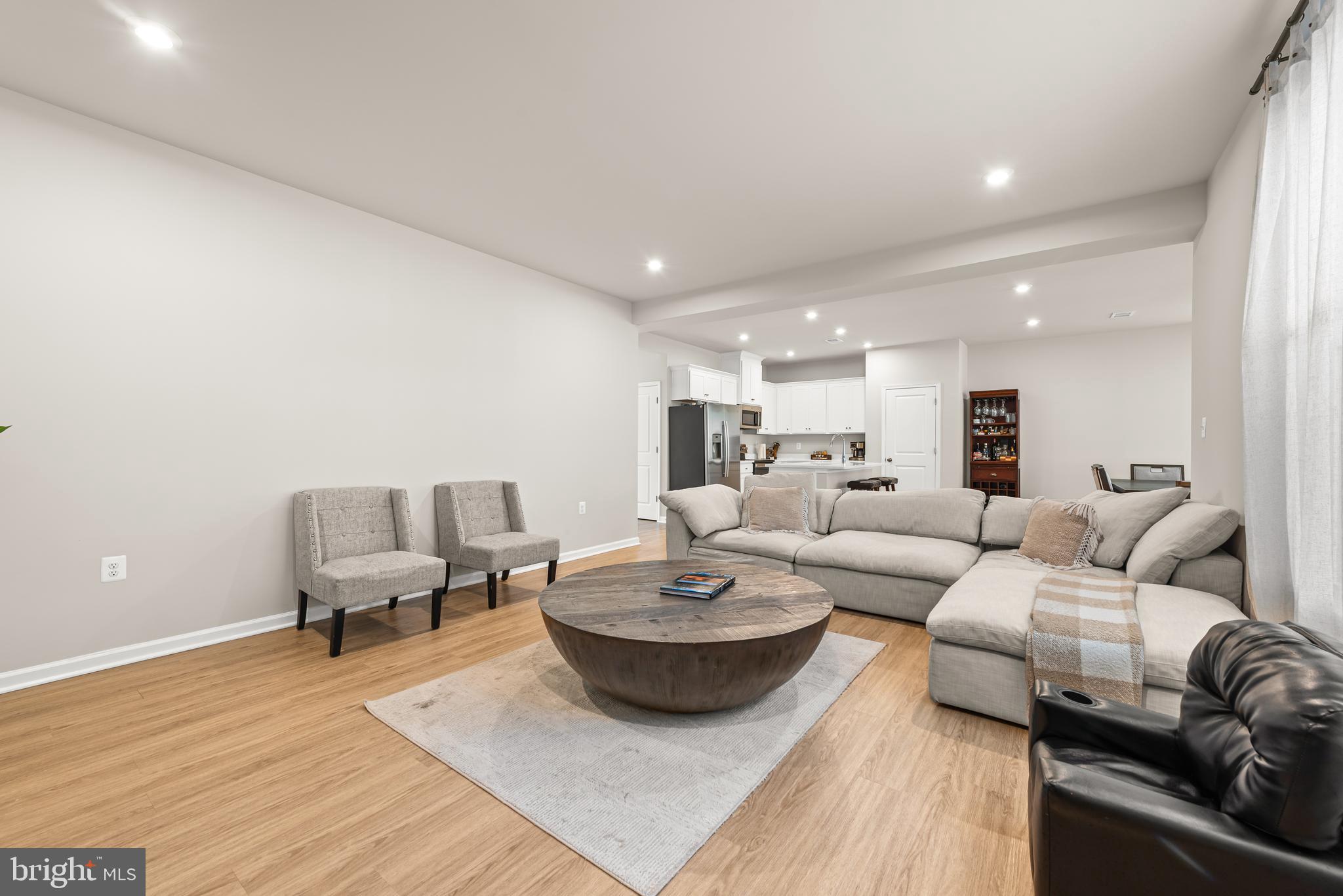 PRESIDENTS POINTE - Residential Lease