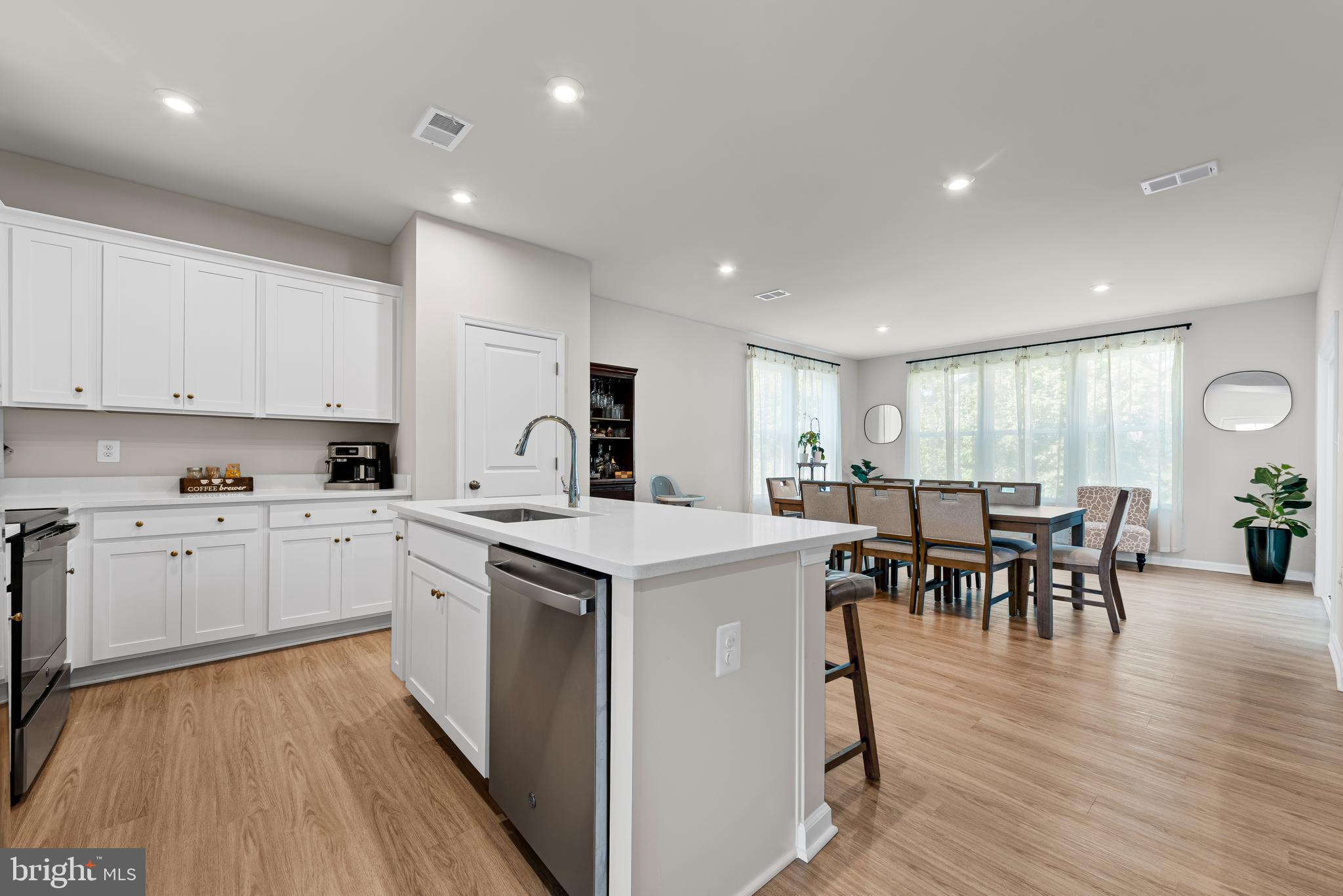 PRESIDENTS POINTE - Residential Lease