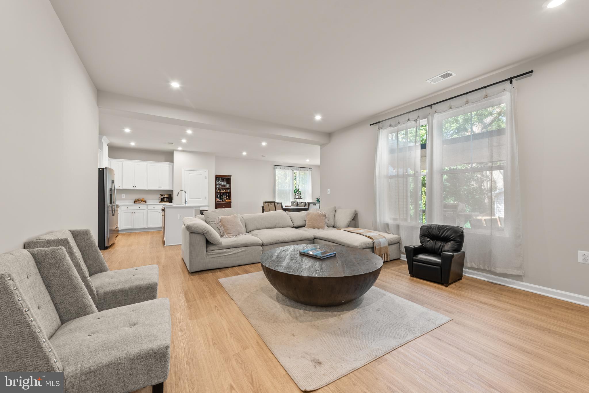 PRESIDENTS POINTE - Residential Lease